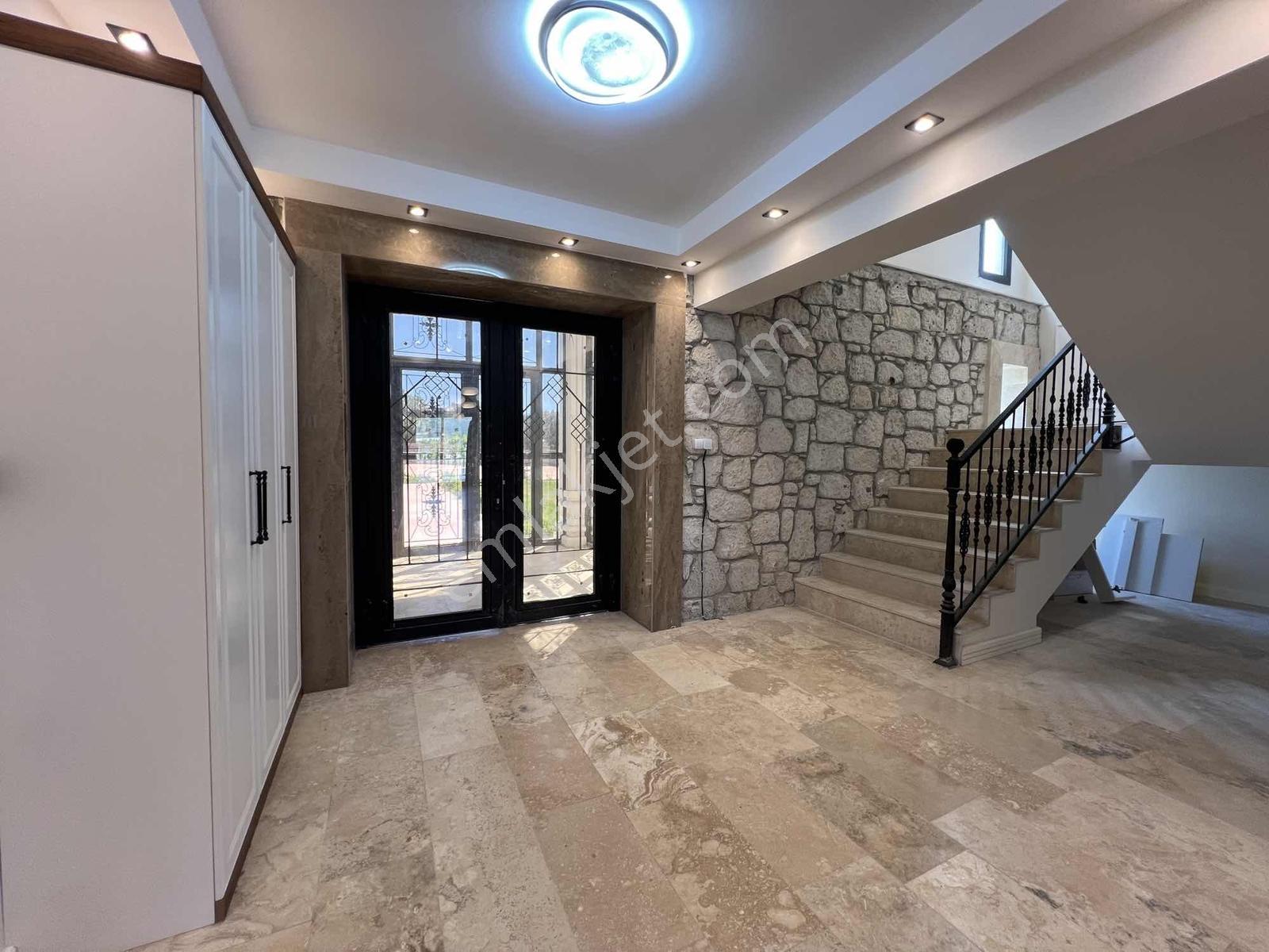 Torbalı'da Eşsiz Satılık Lüks Villa - Görsel 30
