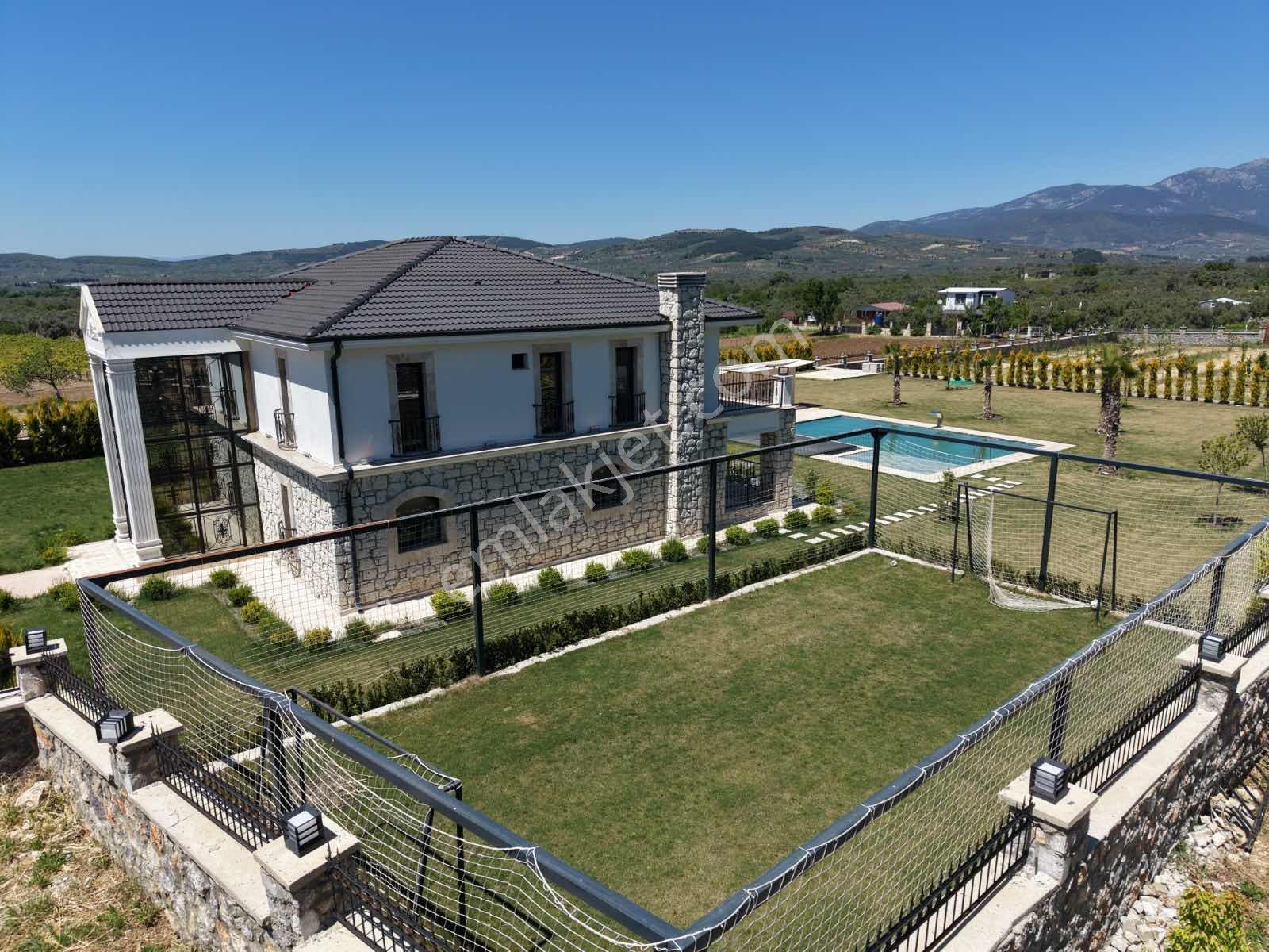 Torbalı'da Eşsiz Satılık Lüks Villa - Görsel 17