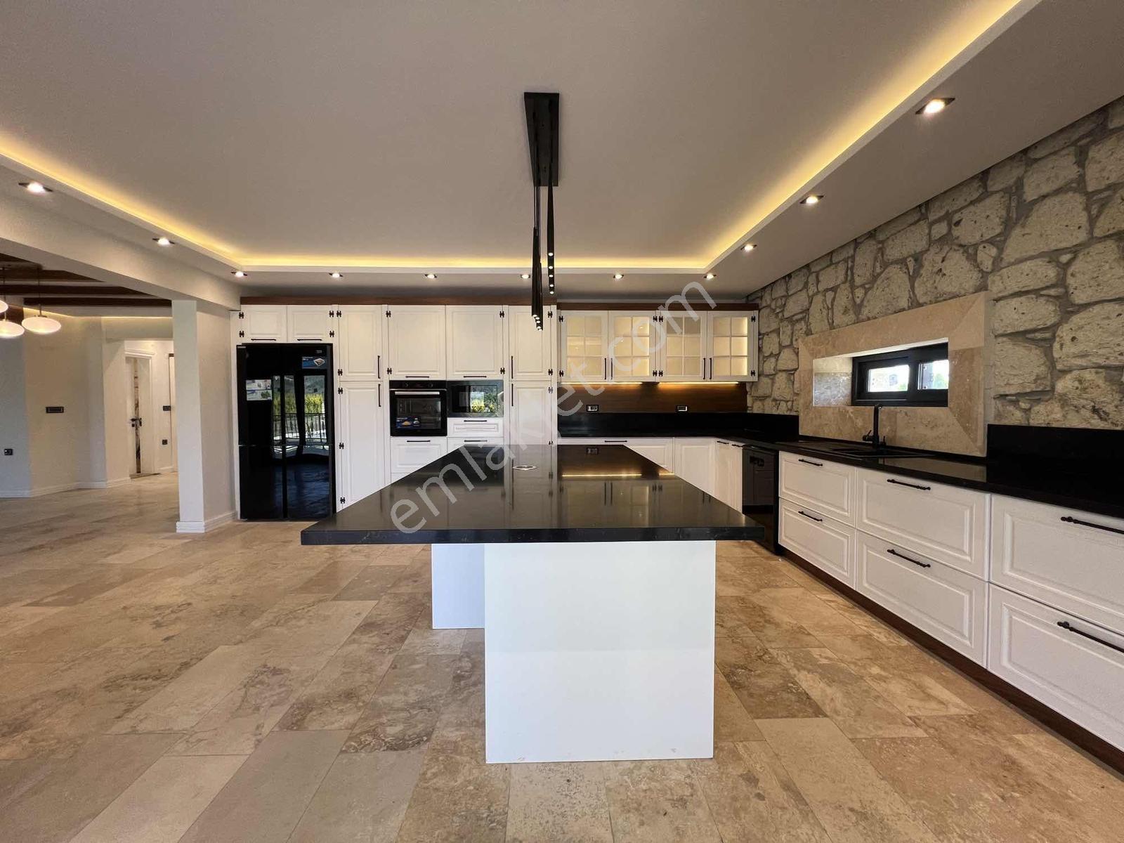 Torbalı'da Eşsiz Satılık Lüks Villa - Görsel 2
