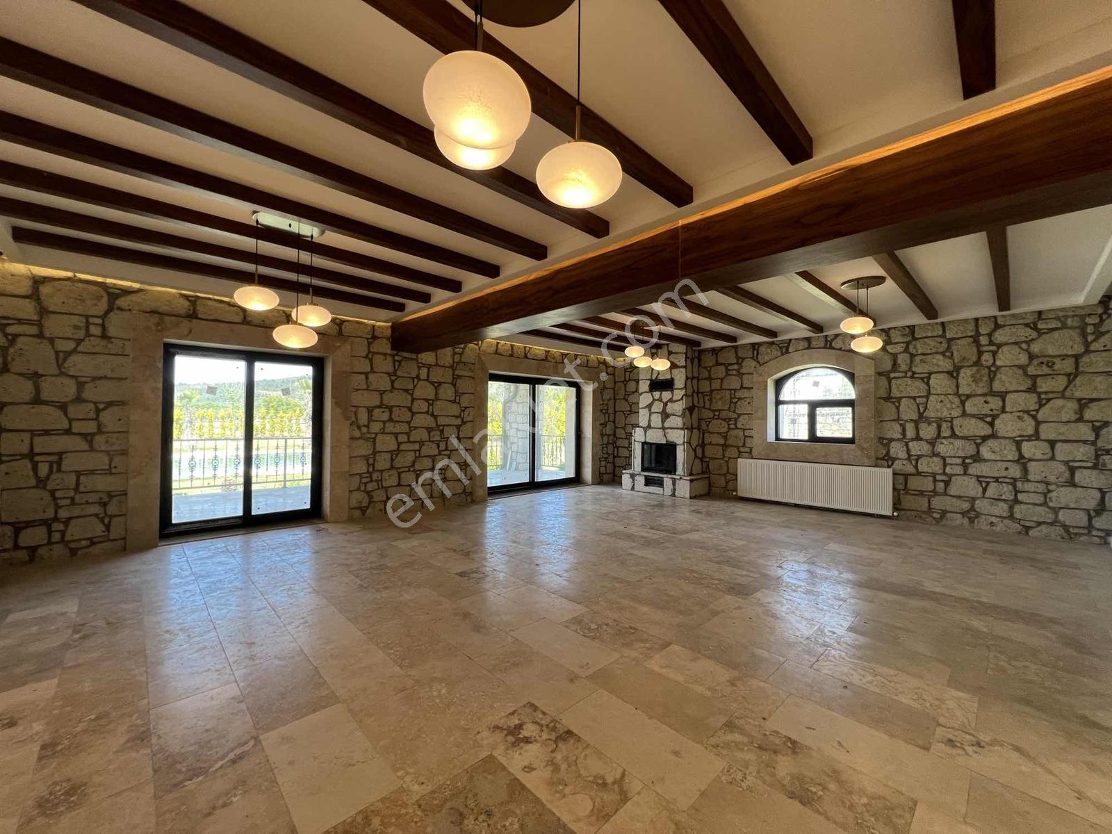 Torbalı'da Eşsiz Satılık Lüks Villa - Görsel 15