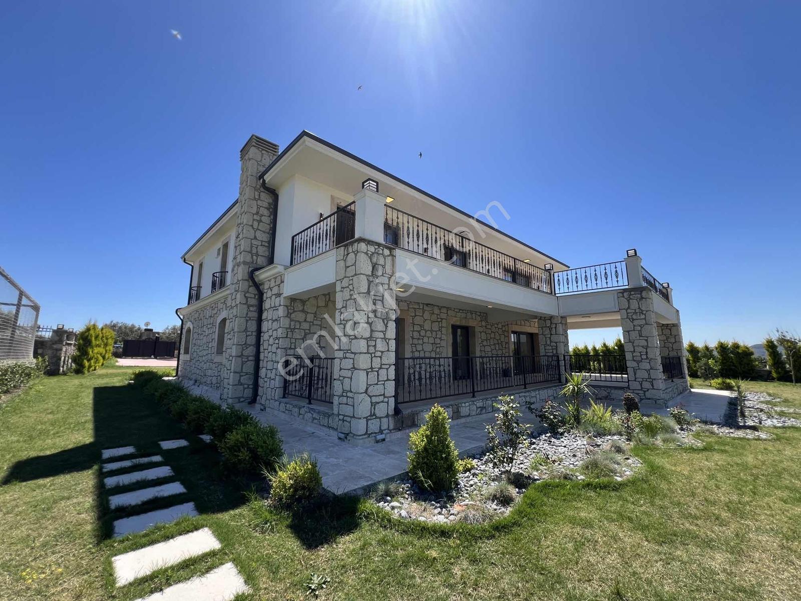 Torbalı'da Eşsiz Satılık Lüks Villa - Görsel 34