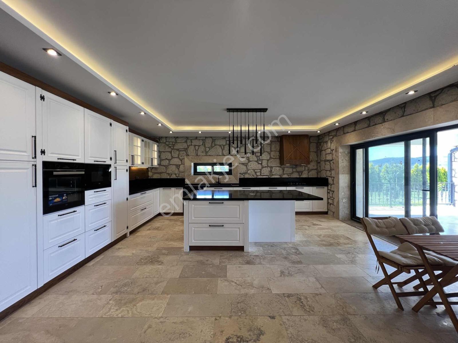Torbalı'da Eşsiz Satılık Lüks Villa - Görsel 24