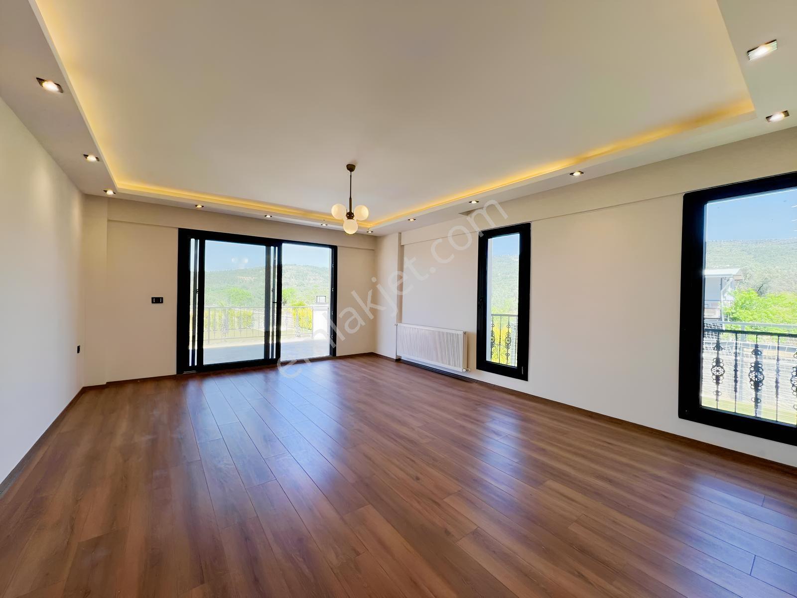 Torbalı'da Eşsiz Satılık Lüks Villa - Görsel 8