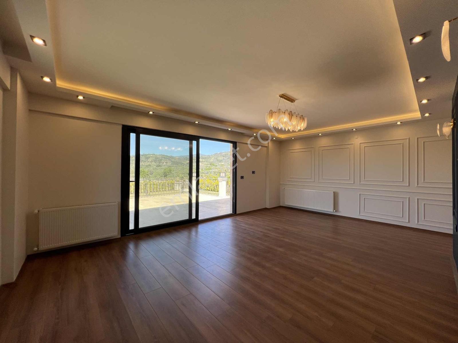 Torbalı'da Eşsiz Satılık Lüks Villa - Görsel 32