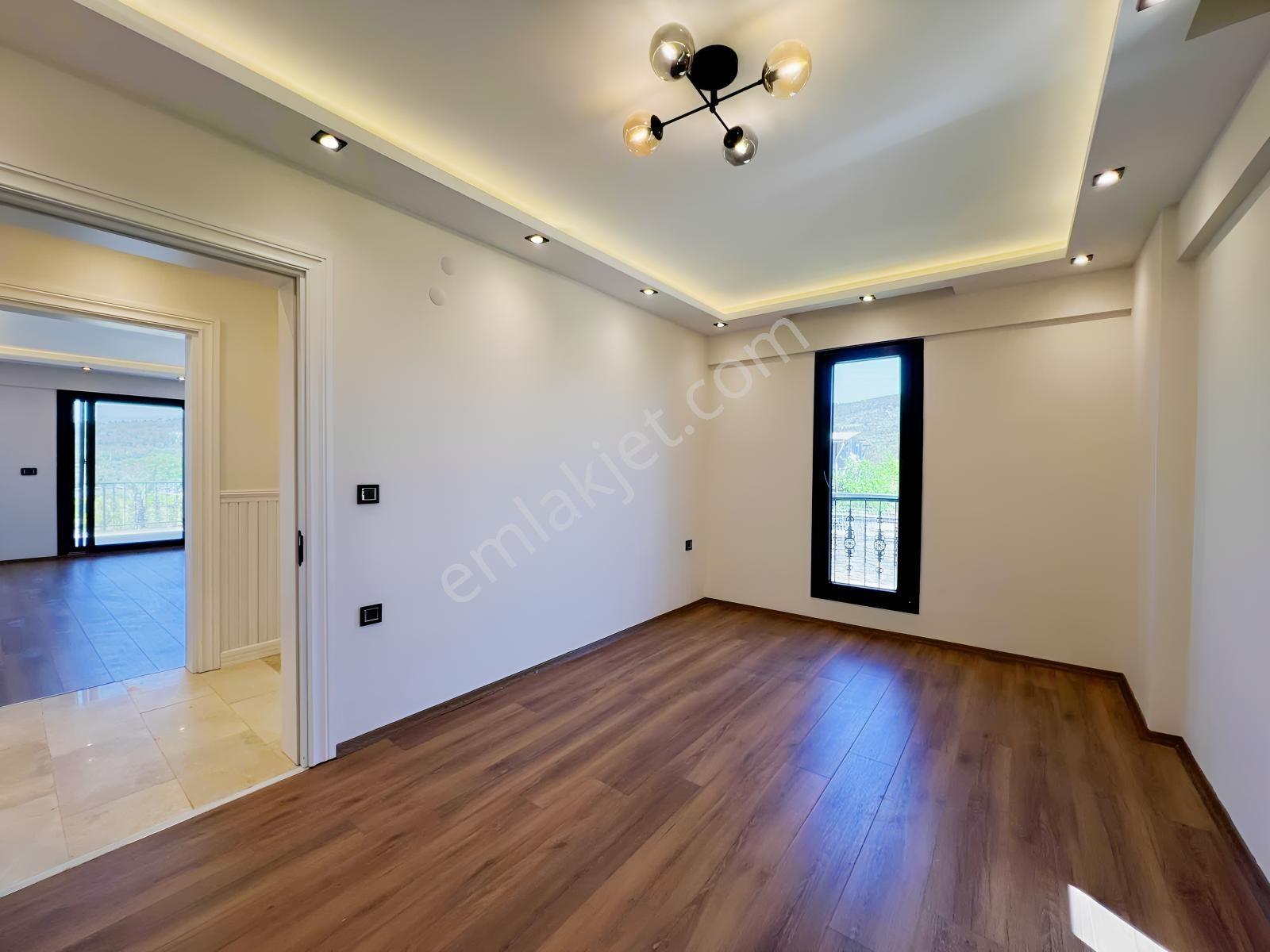 Torbalı'da Eşsiz Satılık Lüks Villa - Görsel 12