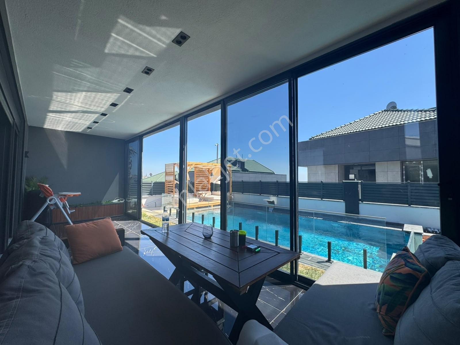 Remax Hedef Ten Büyükçekmece Kumburgaz Özel İç Dizayn 5+2 Villa - Görsel 3