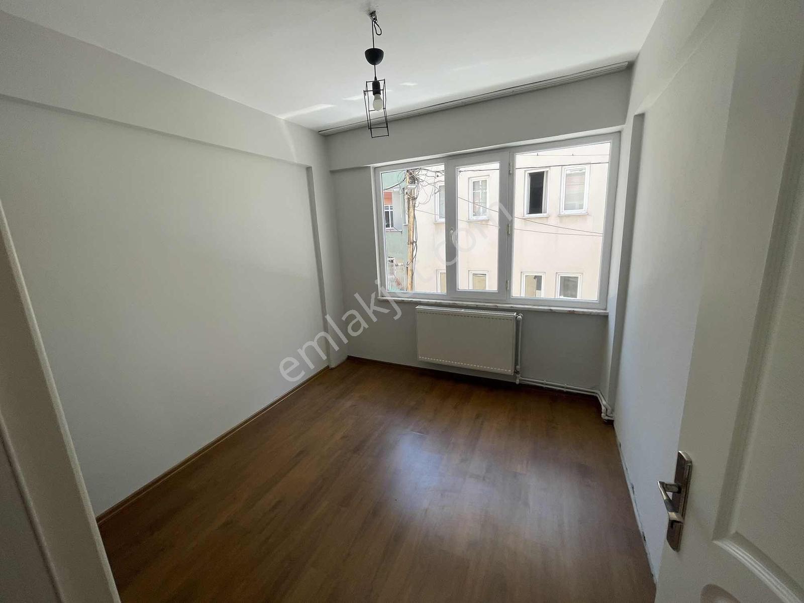 Cumhuriyet Caddesinde Kiralık Temiz 2+1 Daire - Görsel 19