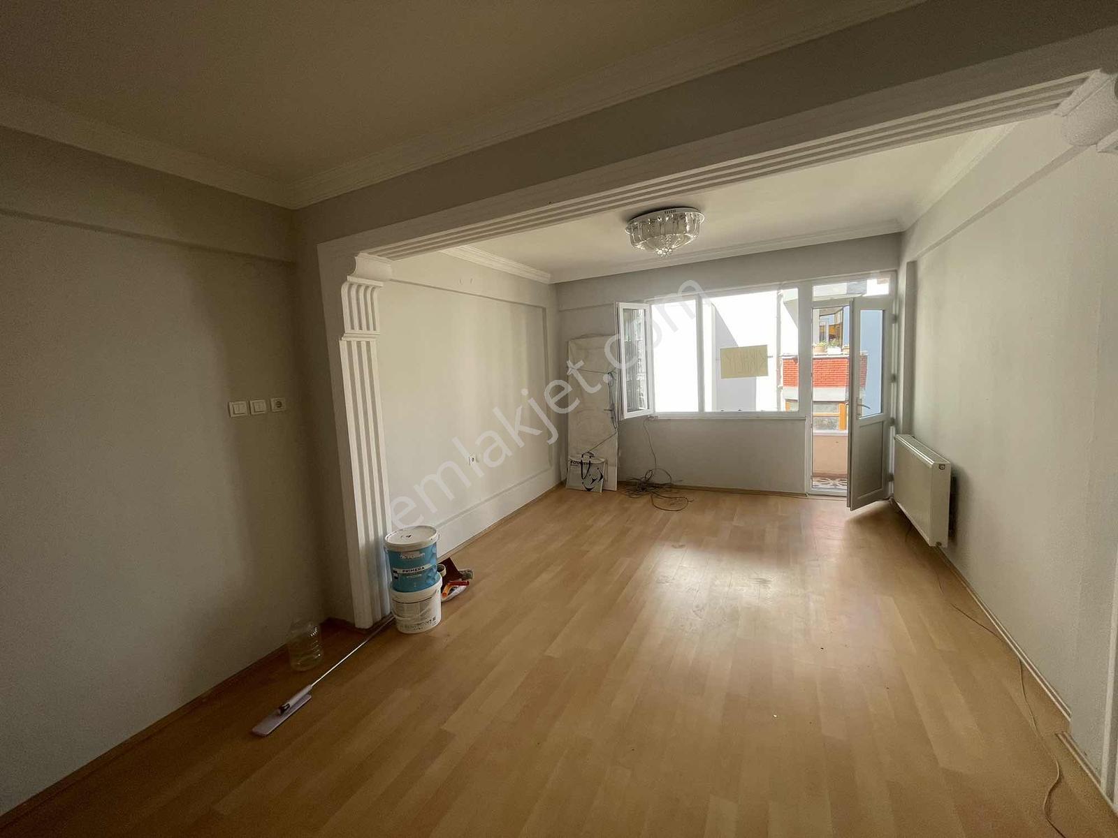 Cumhuriyet Caddesinde Kiralık Temiz 2+1 Daire - Görsel 5
