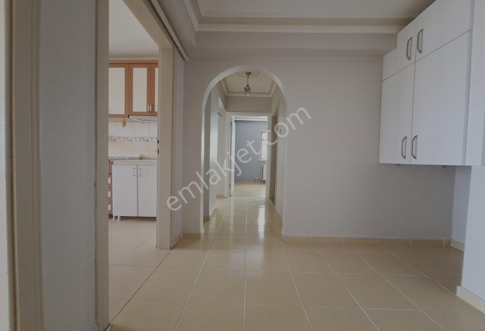 Ufuktepe Cd. Üzeri Pazar Yeri Yakını 3+1 Kiralık Daire - Görsel 4
