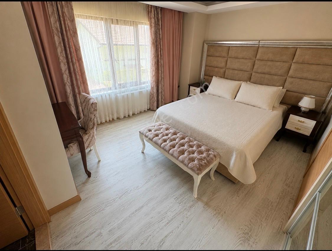 Crystal Continental Sitesinde Satılık 5+1 Villa - Görsel 18