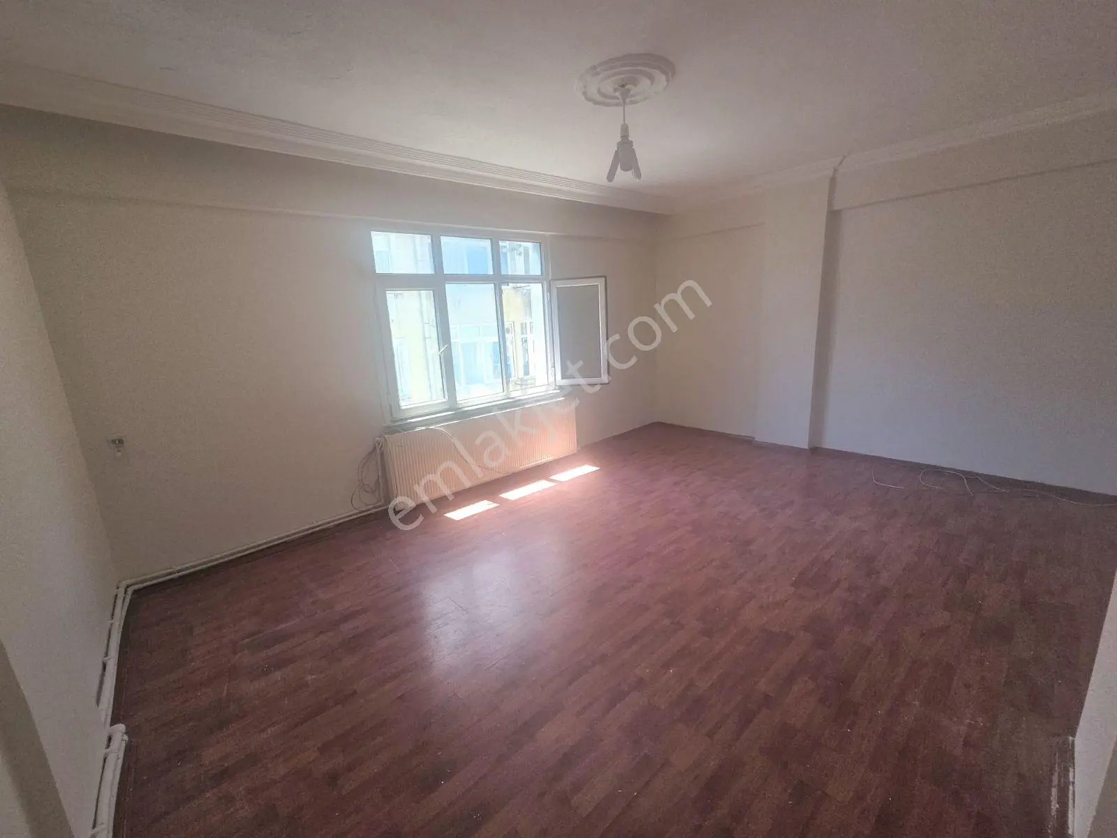 Atatürk Mahallesi Salı Pazarı Mevki 3 Kat 3+1 Kiralık