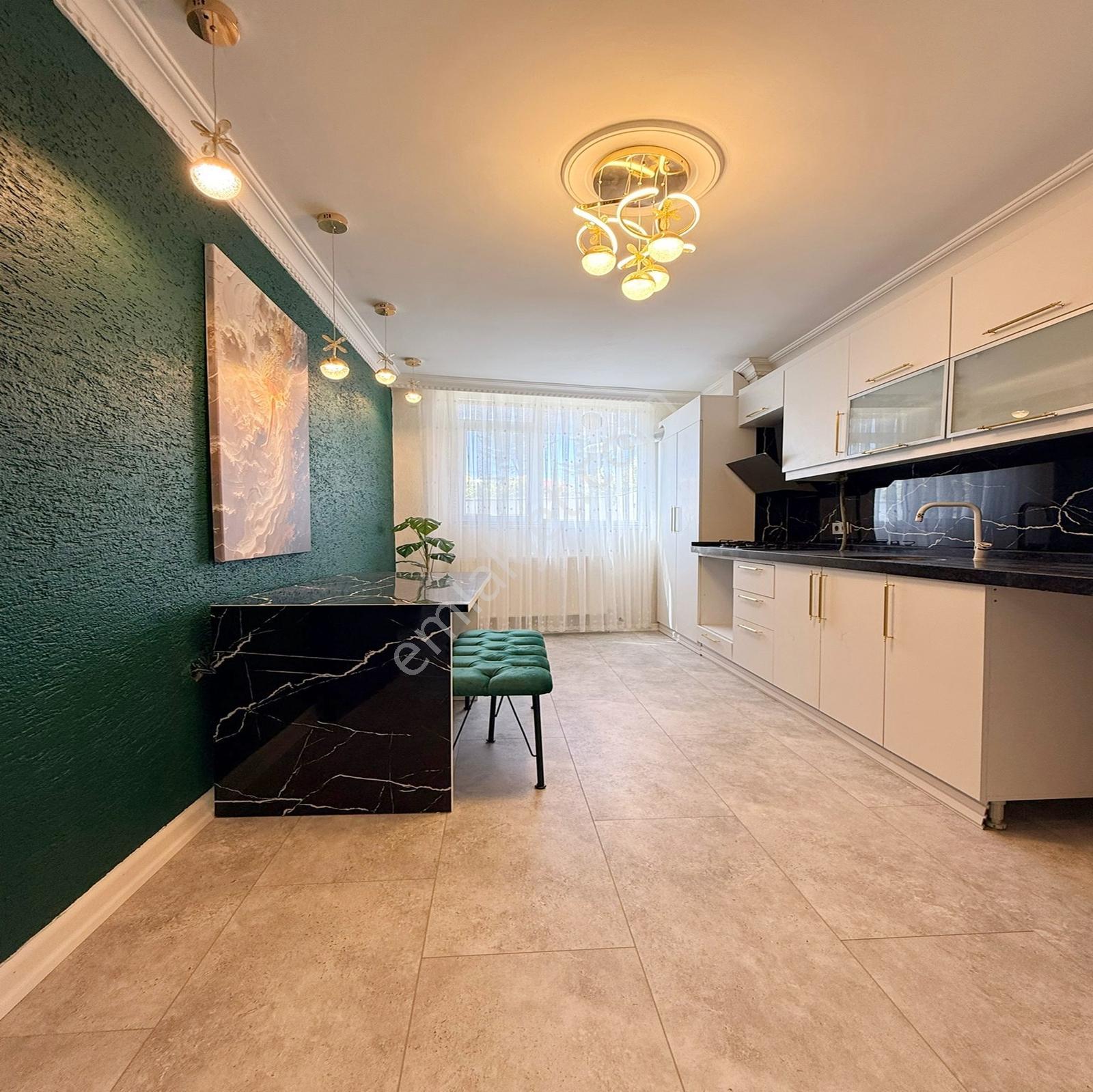 Kumburgaz Da Denize Ve E5e Yürüme Mesafesinde Satılık Lüx 3+1