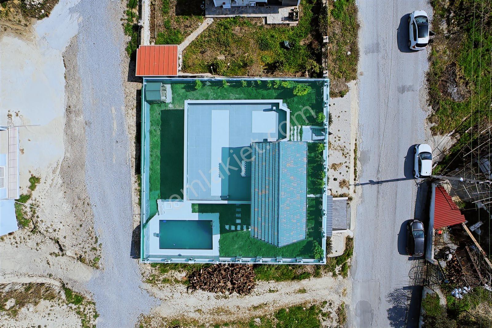 Kuşadası Yaylaköy'de Deniz Manzaralı Özel Havuzlu Lüks Villa - Görsel 15