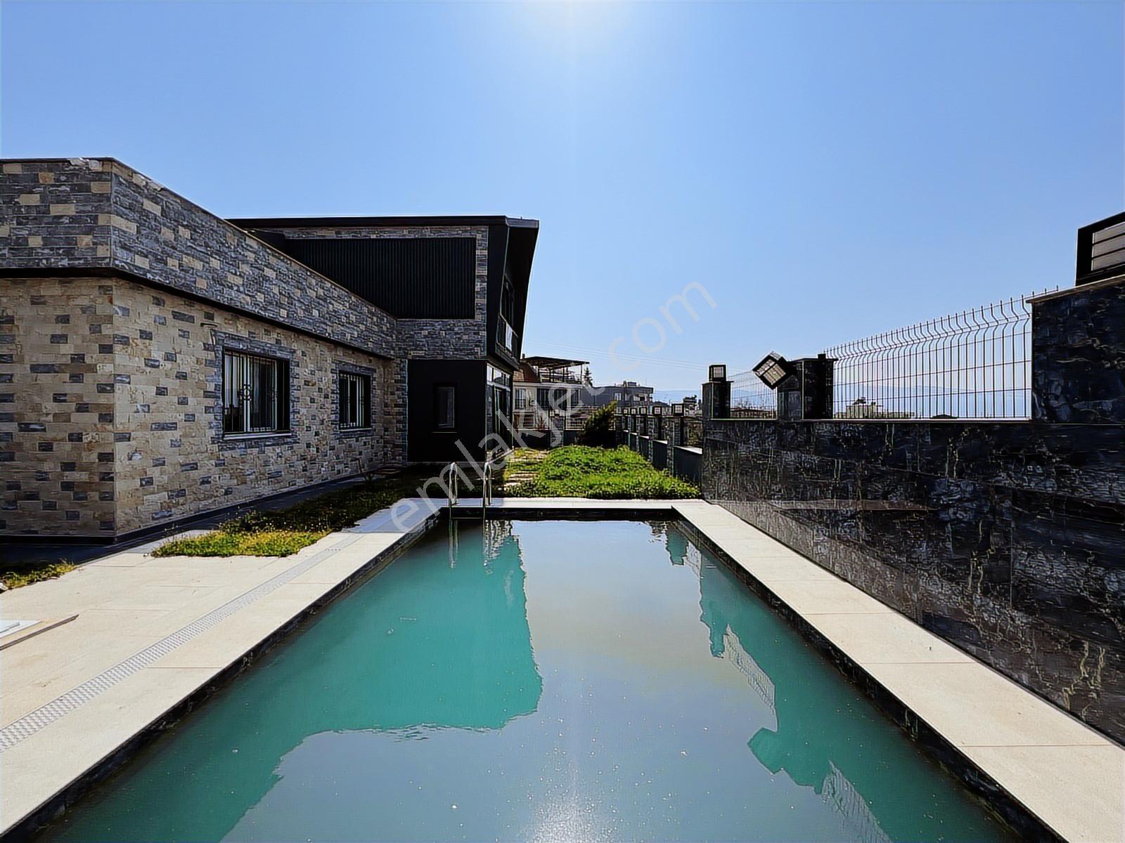 Kuşadası Yaylaköy'de Deniz Manzaralı Özel Havuzlu Lüks Villa - Görsel 19