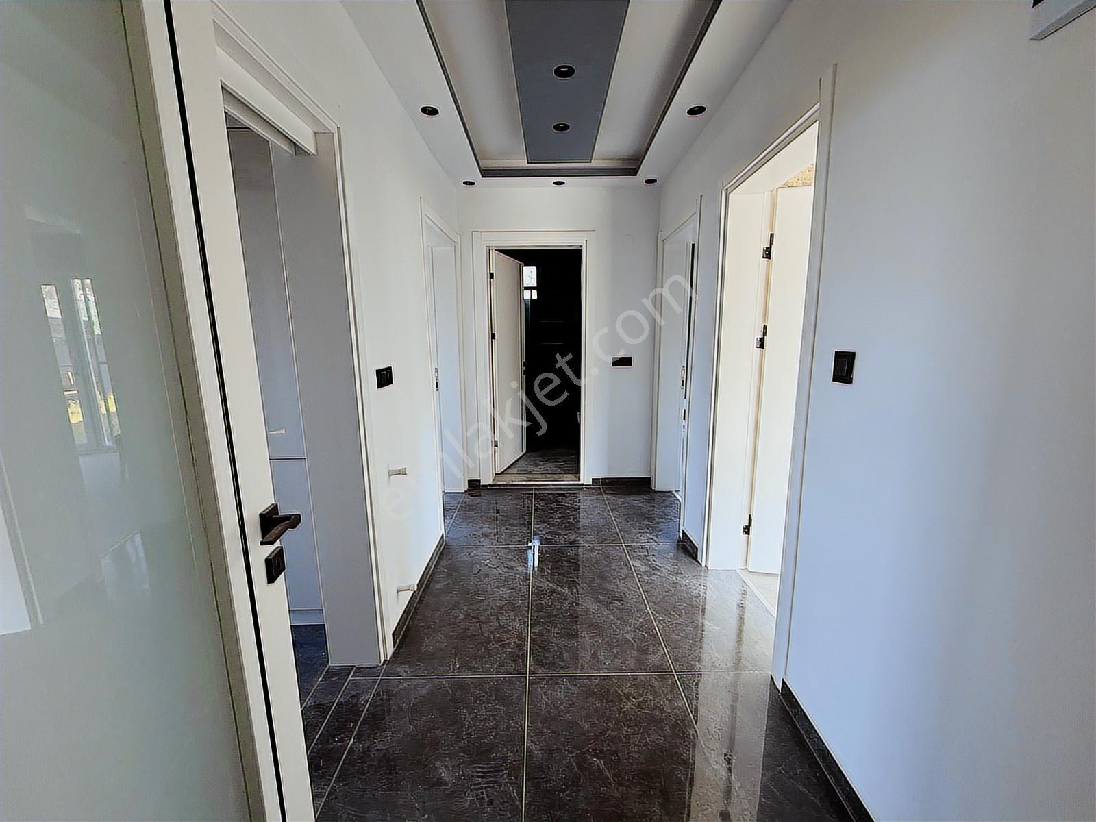 Kuşadası Yaylaköy'de Deniz Manzaralı Özel Havuzlu Lüks Villa - Görsel 23