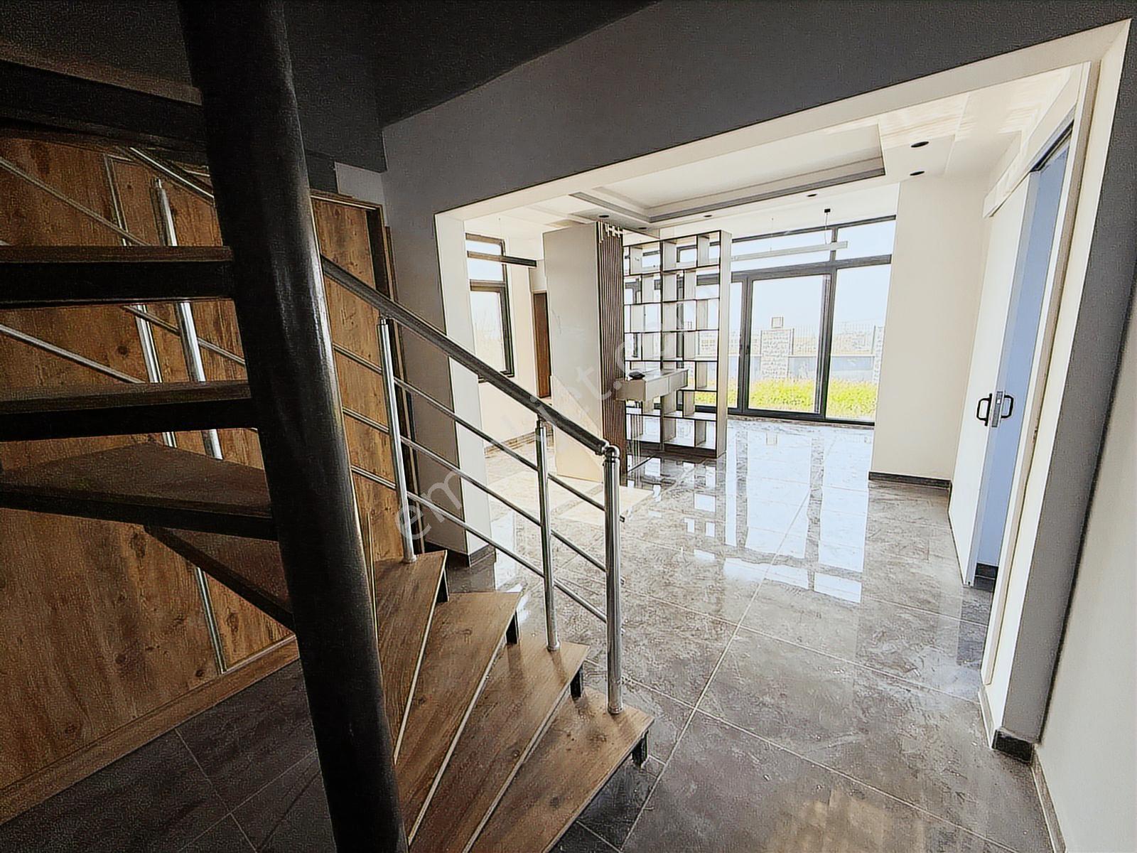 Kuşadası Yaylaköy'de Deniz Manzaralı Özel Havuzlu Lüks Villa - Görsel 7