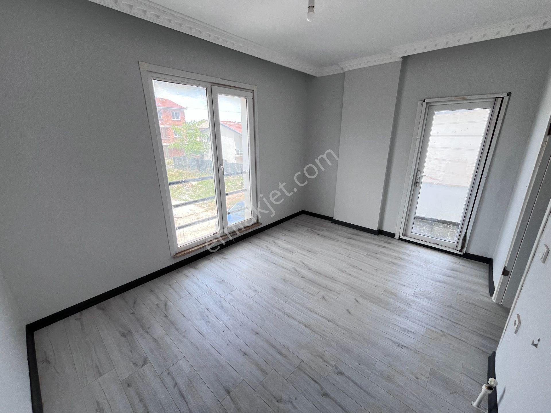 Denizin Ve Marketlerin Hemen Yanında 4+1 Değerli Konumda Villa - Görsel 24