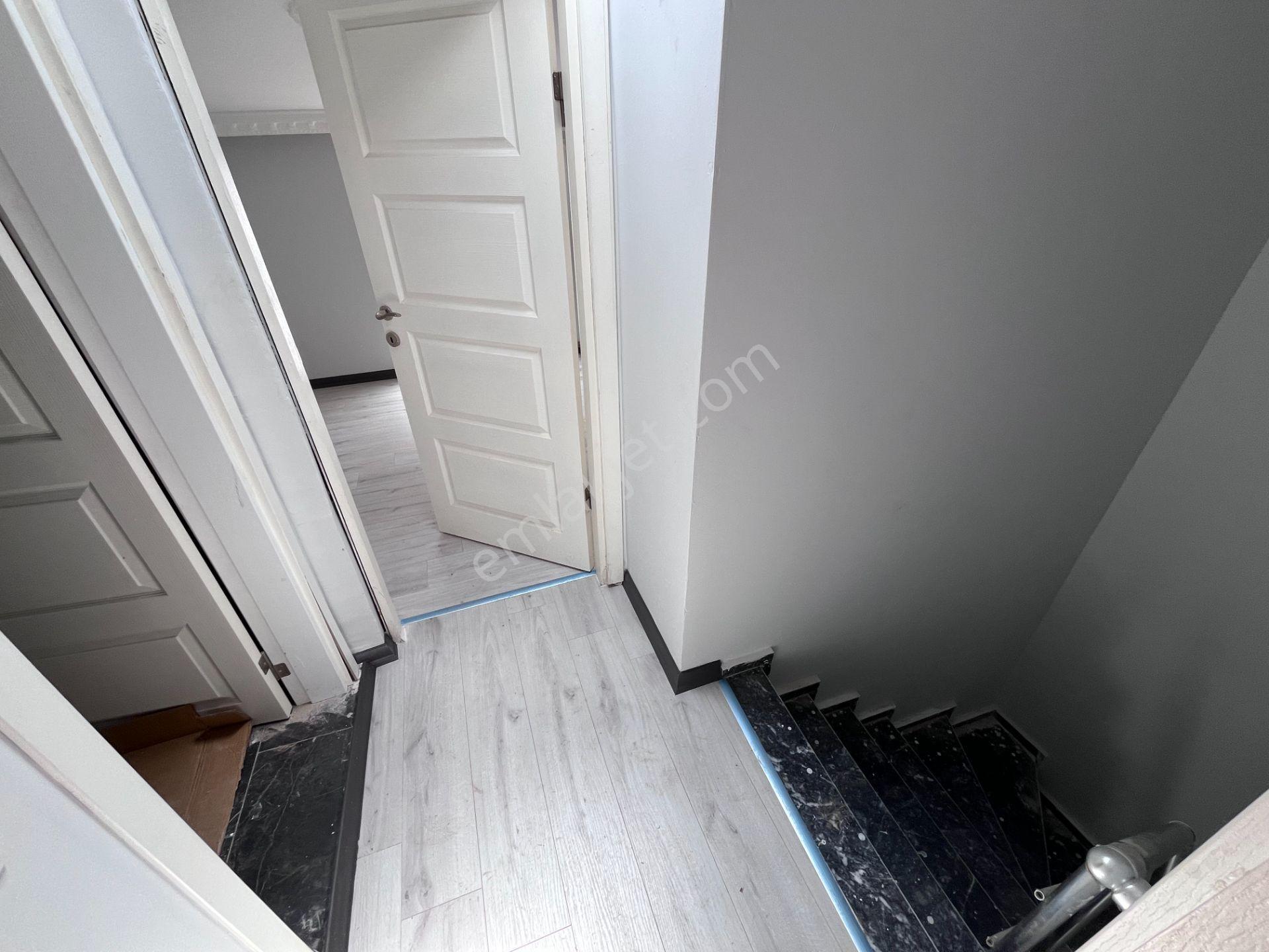 Denizin Ve Marketlerin Hemen Yanında 4+1 Değerli Konumda Villa - Görsel 19