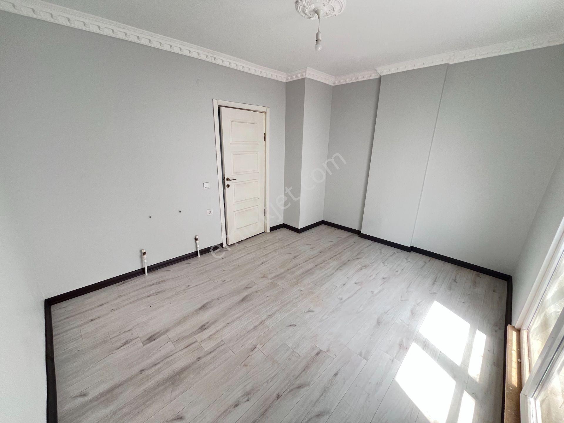 Denizin Ve Marketlerin Hemen Yanında 4+1 Değerli Konumda Villa - Görsel 14