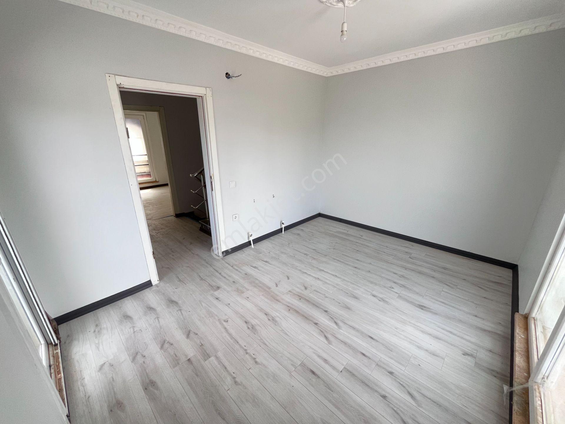 Denizin Ve Marketlerin Hemen Yanında 4+1 Değerli Konumda Villa - Görsel 25