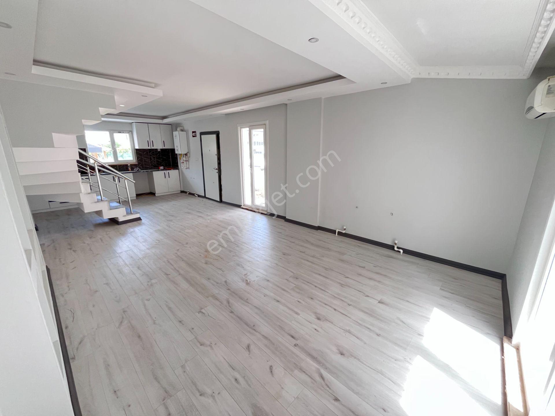 Denizin Ve Marketlerin Hemen Yanında 4+1 Değerli Konumda Villa - Görsel 8