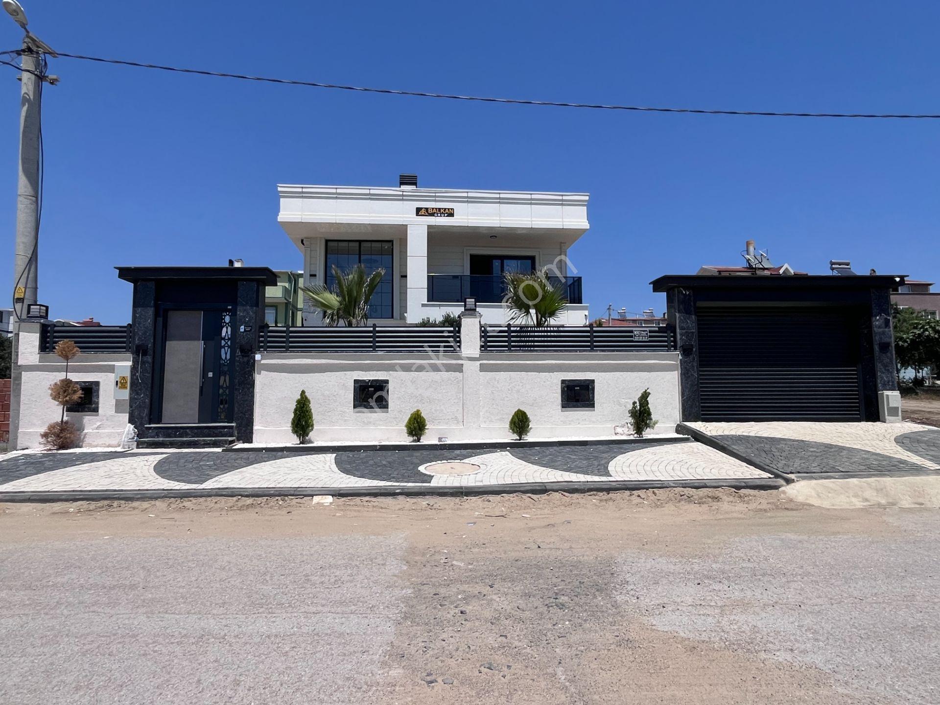 Yeniçiftlikte Ayrıcaklı Yaşam Sunan 350 M2 Arsa Paylı Havuzlu Müstakil Villa - Görsel 35