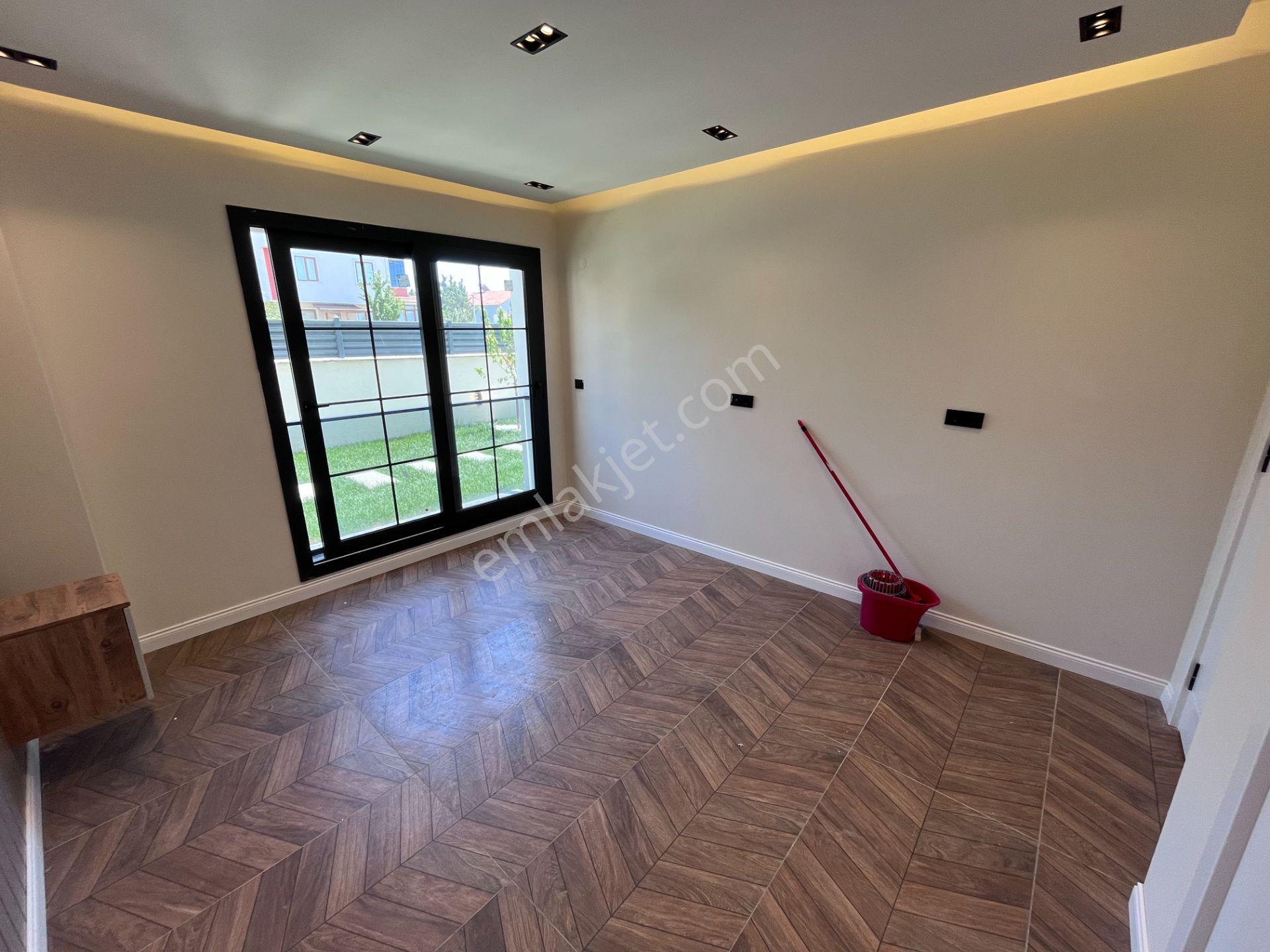 Yeniçiftlikte Ayrıcaklı Yaşam Sunan 350 M2 Arsa Paylı Havuzlu Müstakil Villa - Görsel 21