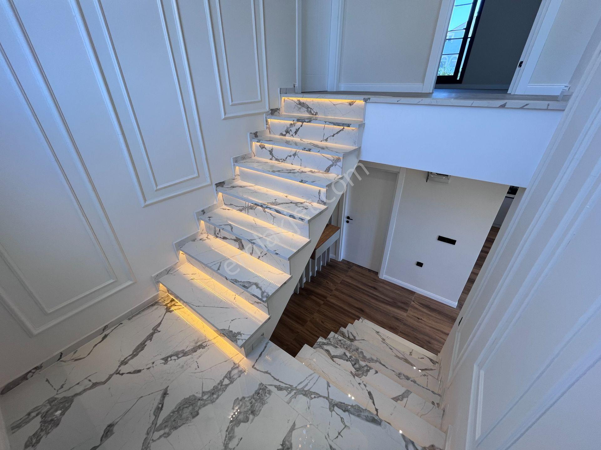 Yeniçiftlikte Ayrıcaklı Yaşam Sunan 350 M2 Arsa Paylı Havuzlu Müstakil Villa - Görsel 23