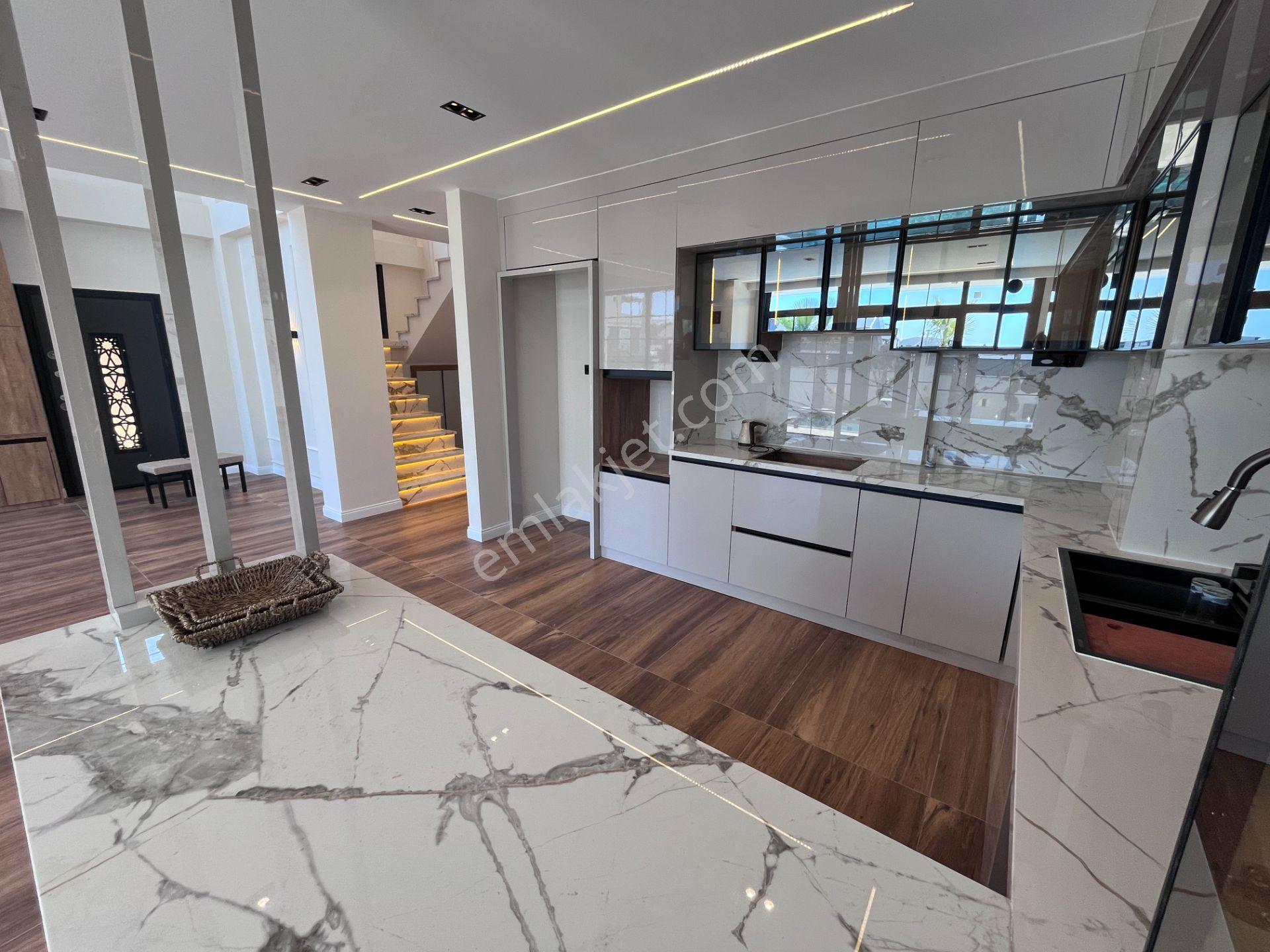 Yeniçiftlikte Ayrıcaklı Yaşam Sunan 350 M2 Arsa Paylı Havuzlu Müstakil Villa - Görsel 16