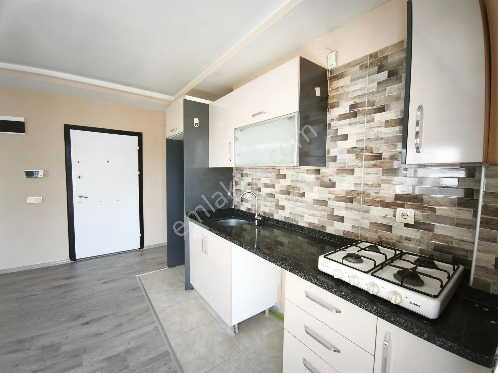 Mersin Yenişehir Çiftlikköy 'de Geniş 1+1 Kiralık Daire - Görsel 6