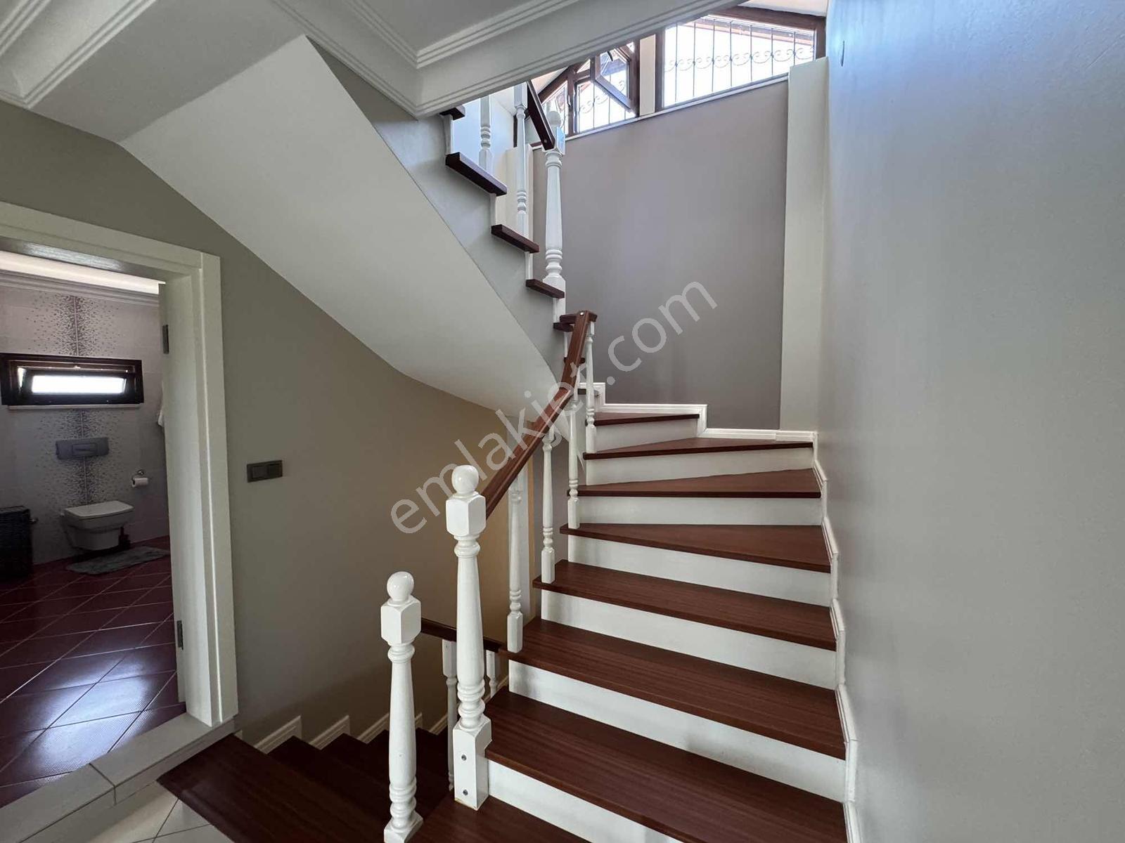 Ayşe Emlak'tan Bahçeli Müstakil Villa Full Eşyalı Kapalı Garajlı - Görsel 8