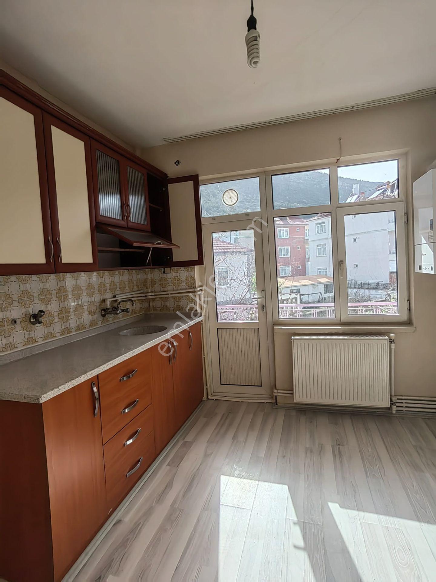 Akçay Emlak'tan Akşehir Gazi Pazarı Civarında Bakımlı Ara Kat Kiralık 3+1 Daire - Görsel 14