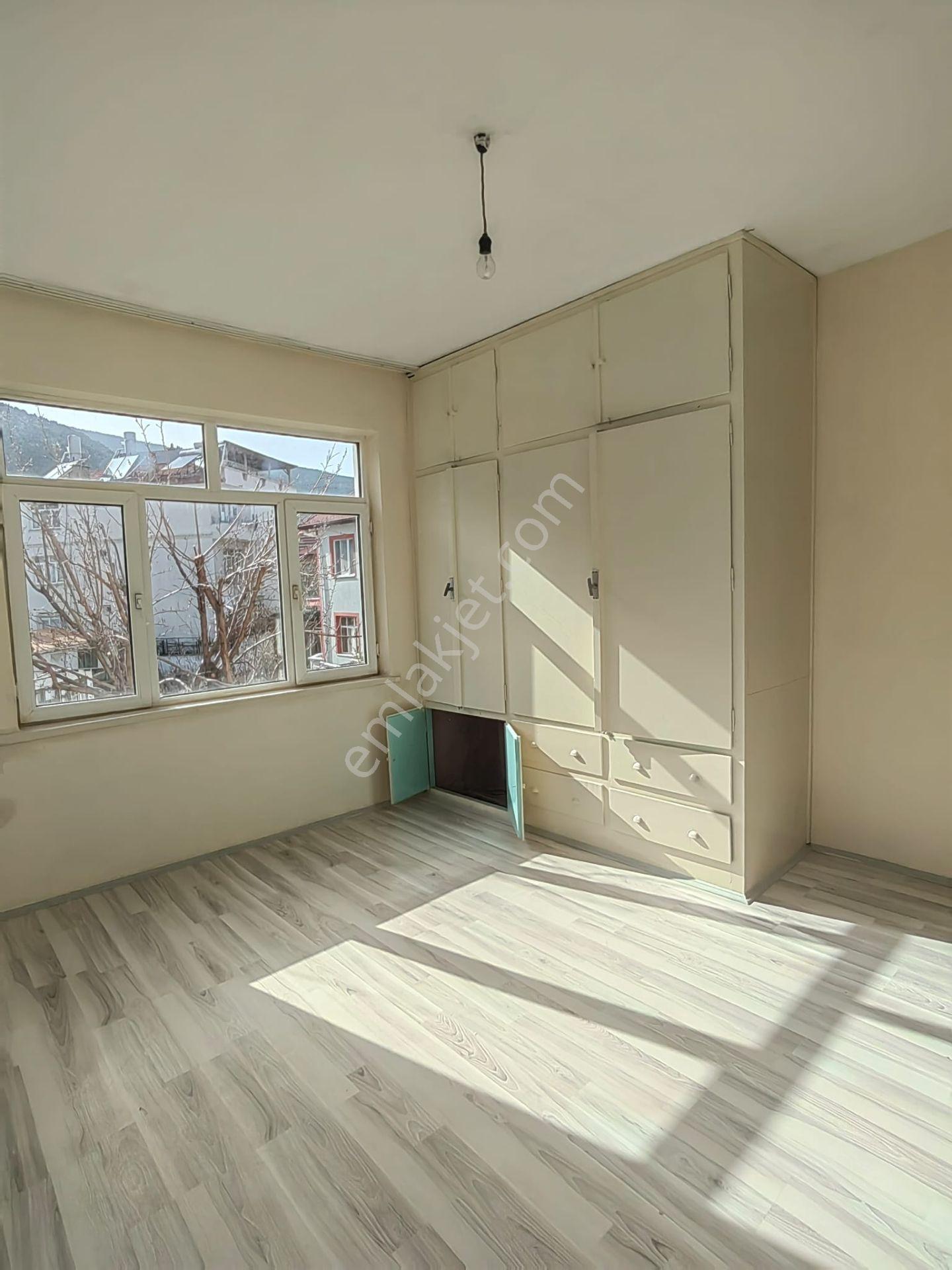 Akçay Emlak'tan Akşehir Gazi Pazarı Civarında Bakımlı Ara Kat Kiralık 3+1 Daire - Görsel 10