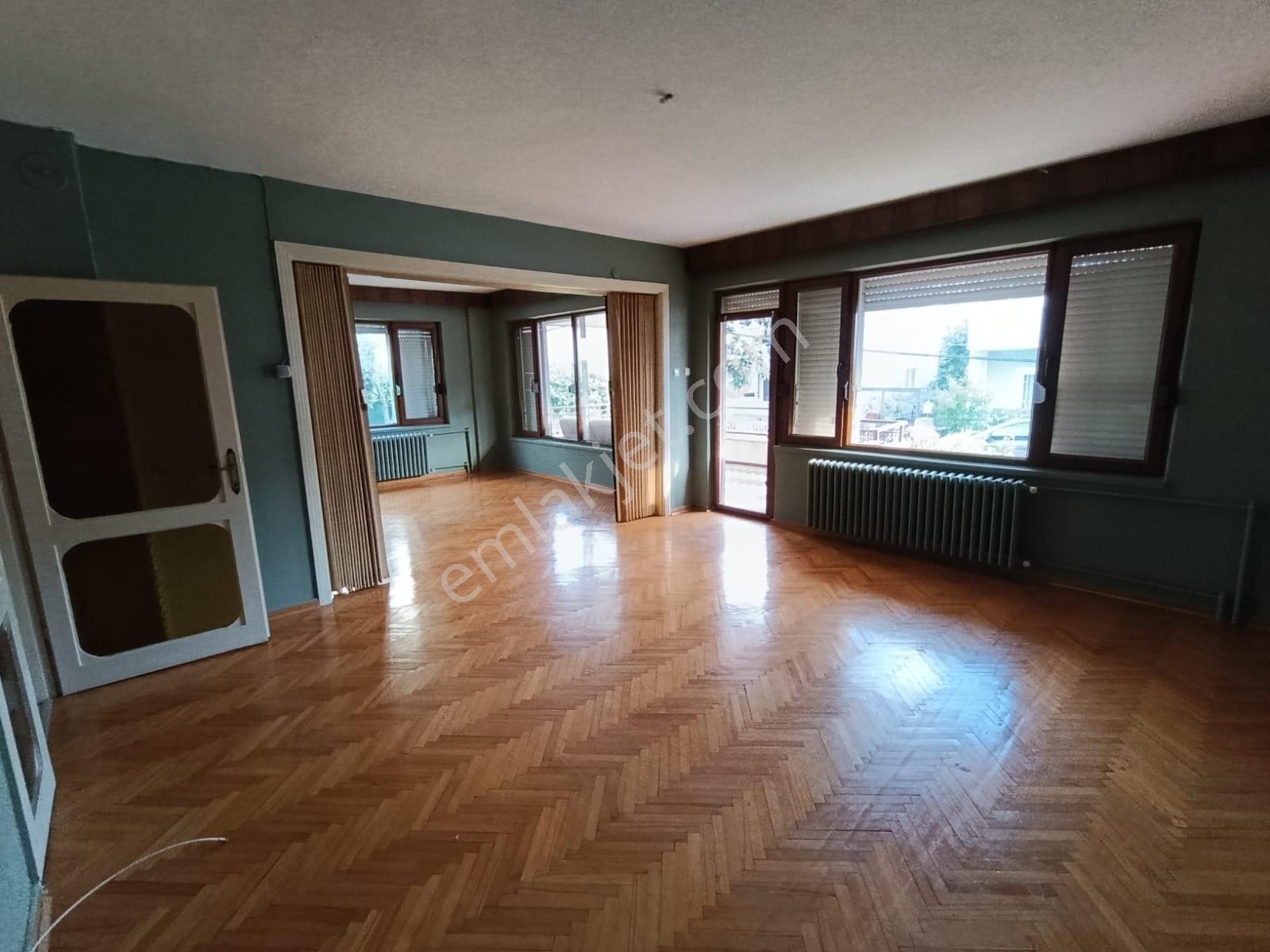 Hasan Basri Çantay Mah.de 240 M2 Bahçeli Müstakil Ev - Görsel 14