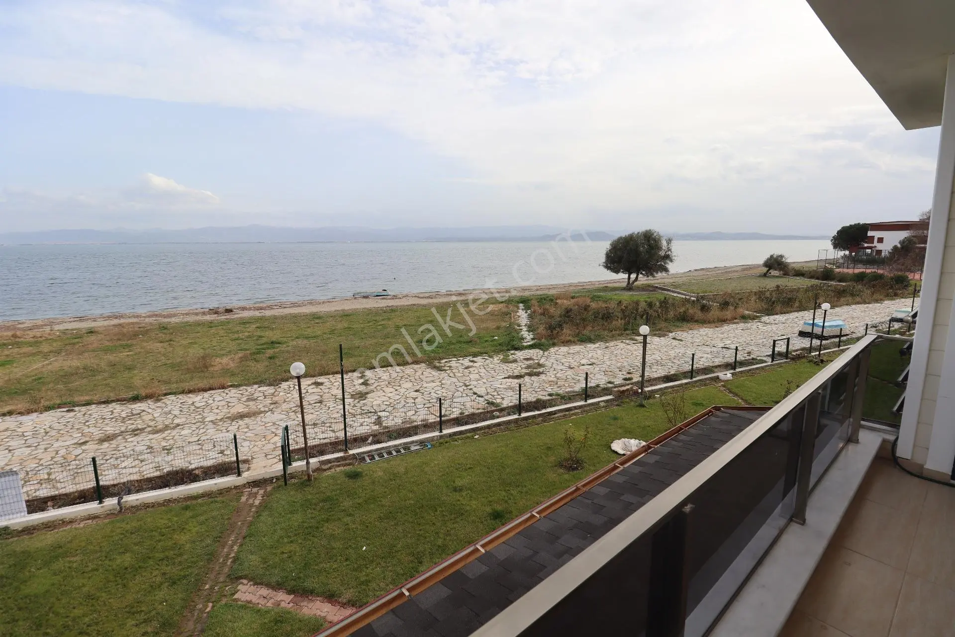 Güre'de Denize Tam Sıfır Konumda Satılık Köşe Villa - Görsel 9