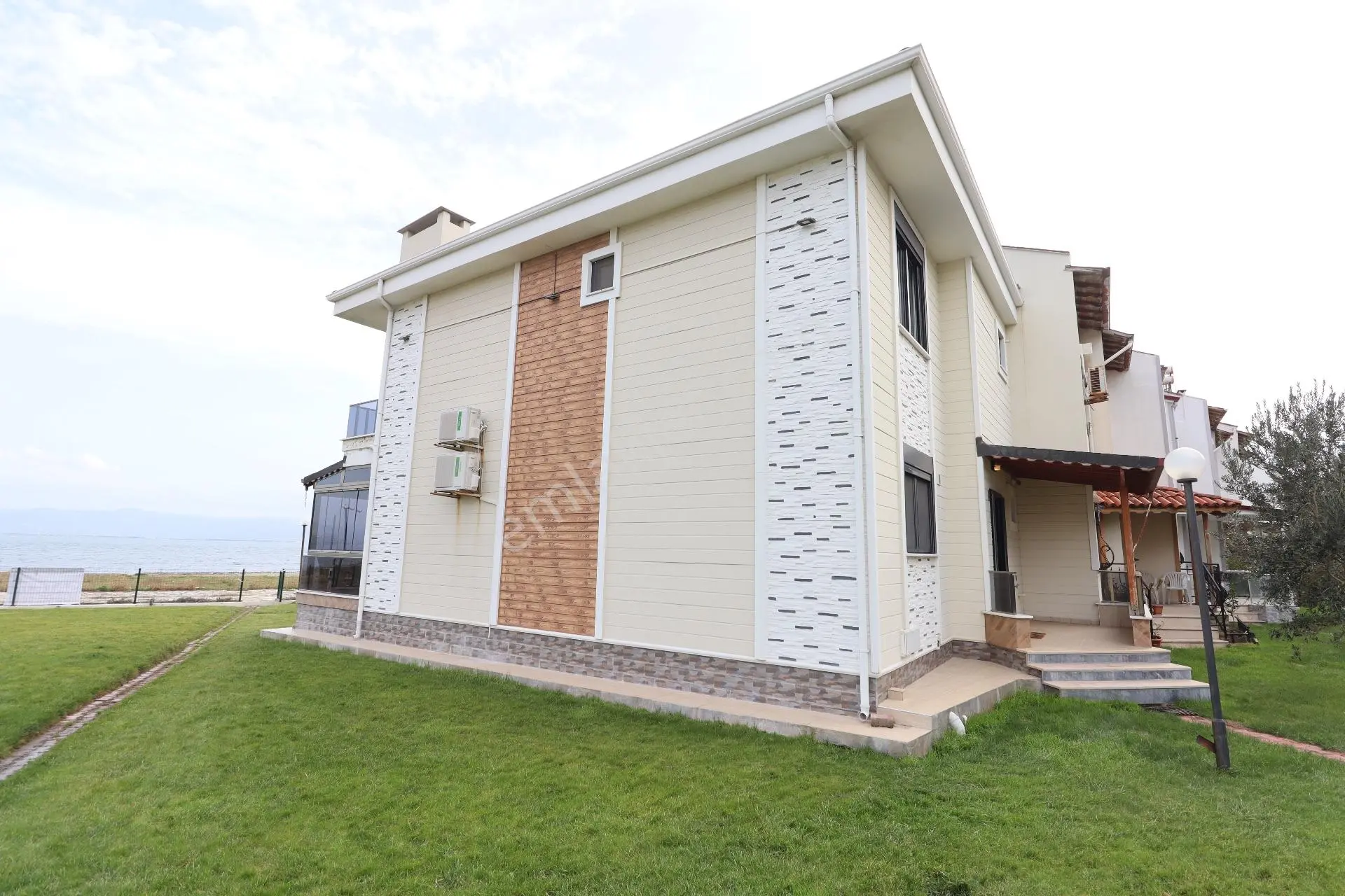 Güre'de Denize Tam Sıfır Konumda Satılık Köşe Villa - Görsel 7