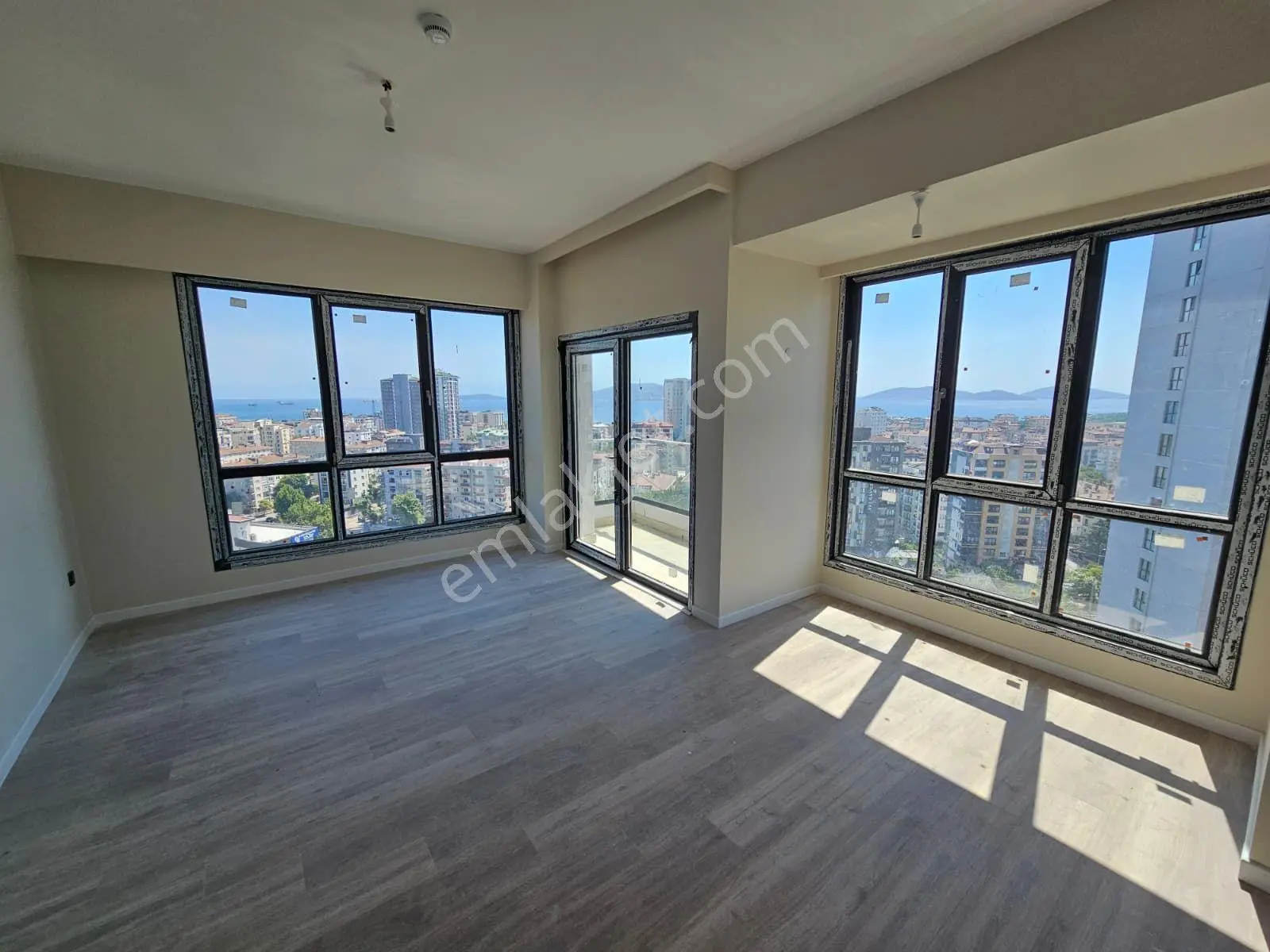 Flora Delux 'de Deniz Manzaralı Balkon'lu Satılık 3+1 Site Dairesi - Görsel 5