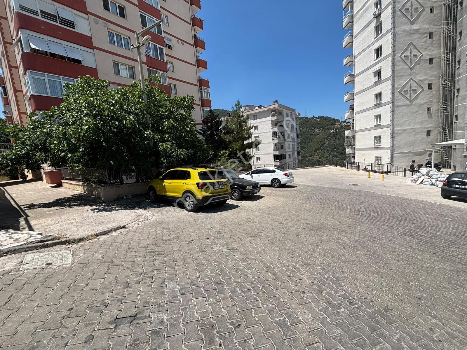 Narlıdere'de Deniz Manzaralı 2+1 Satılık Daire - Görsel 2