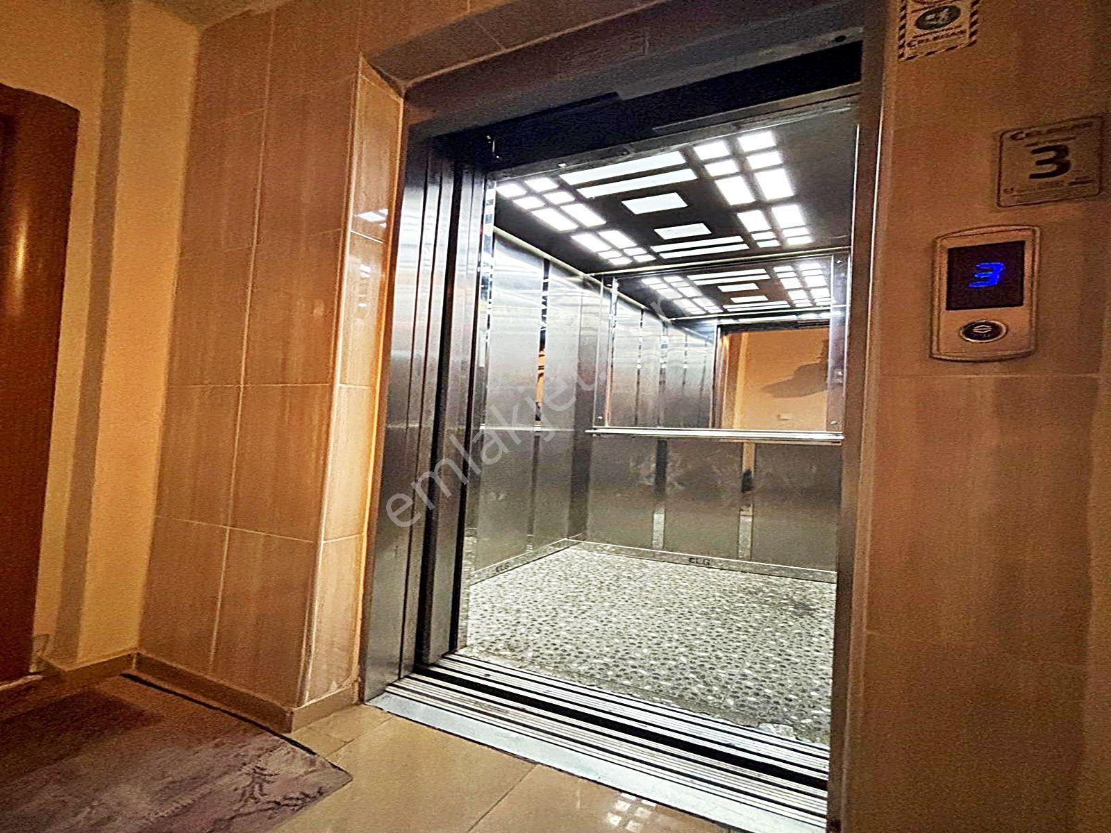 Cadde34 Yapı'dan Kıraç Cumhuriyet Caddesinde Asansörlü Yeni Binada 5+2 Teraslı Dubleks Daire - Görsel 8