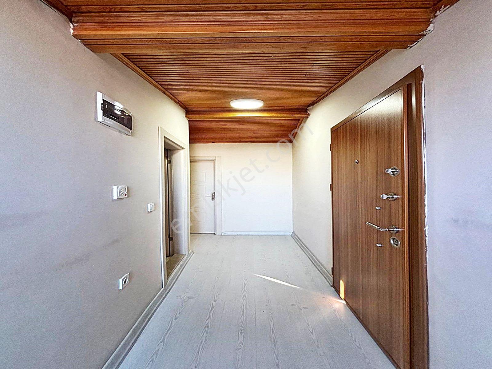 Cadde34 Yapı'dan Kıraç Cumhuriyet Caddesinde Asansörlü Yeni Binada 5+2 Teraslı Dubleks Daire - Görsel 31