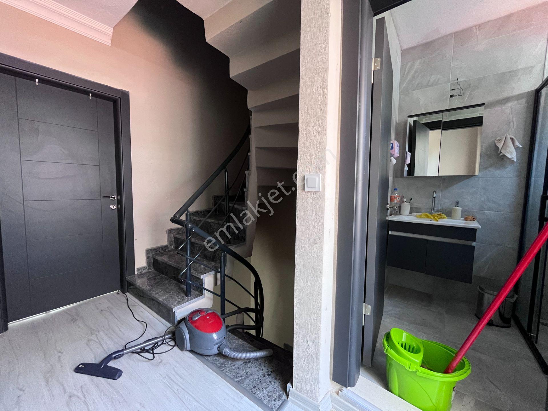 Deniz Tarafında Denize 5 Dakika Uzaklıkta 3+1 Bahçeli Kurulu Düzen Villa - Görsel 24