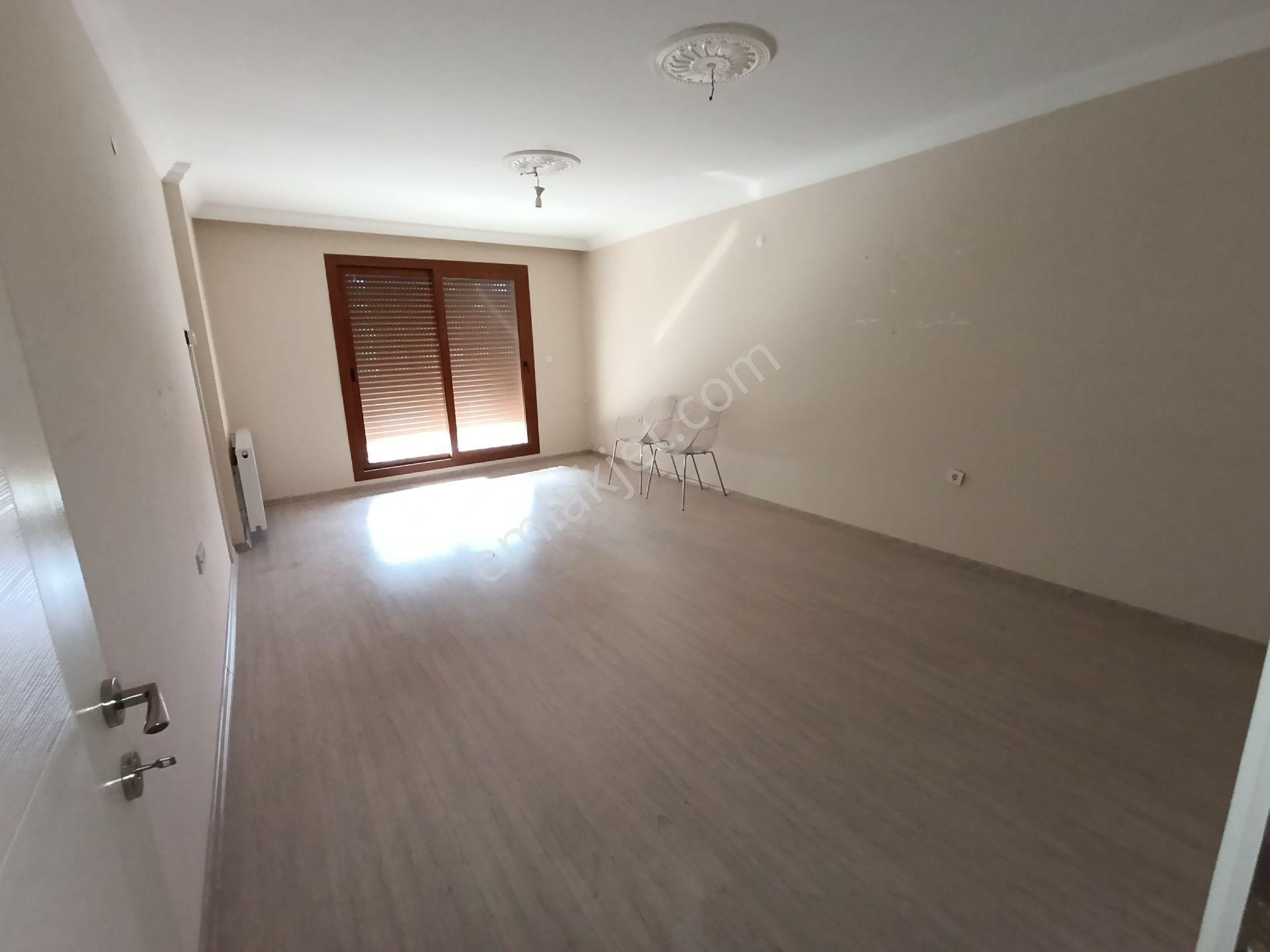 Seferihisar Pazaryeri'nde Merkezi Konumda Kiralık 2+1 Ayrı Mutfak Daire - Görsel 5
