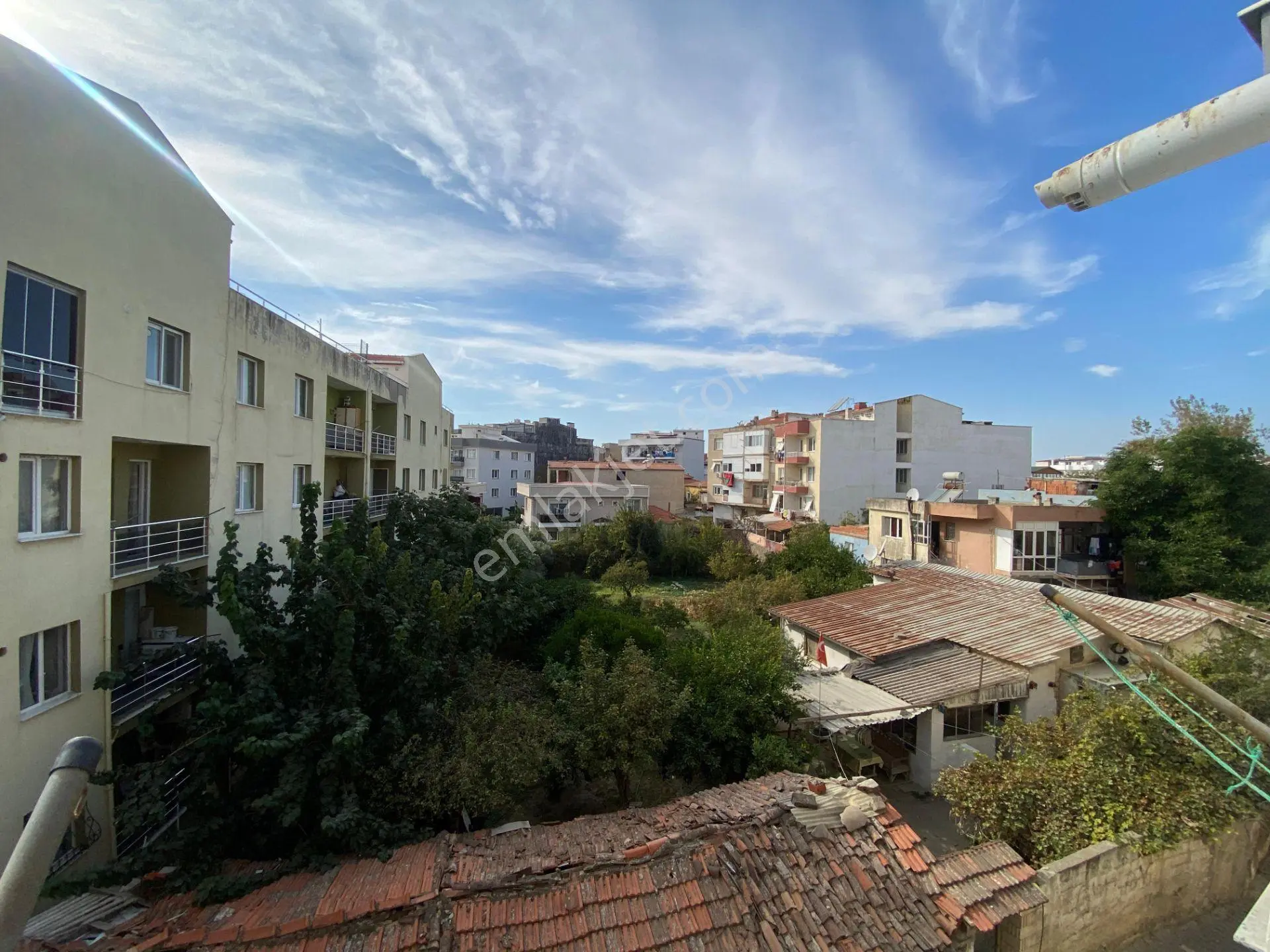 Seferihisar Pazaryeri'nde Merkezi Konumda Kiralık 2+1 Ayrı Mutfak Daire - Görsel 3