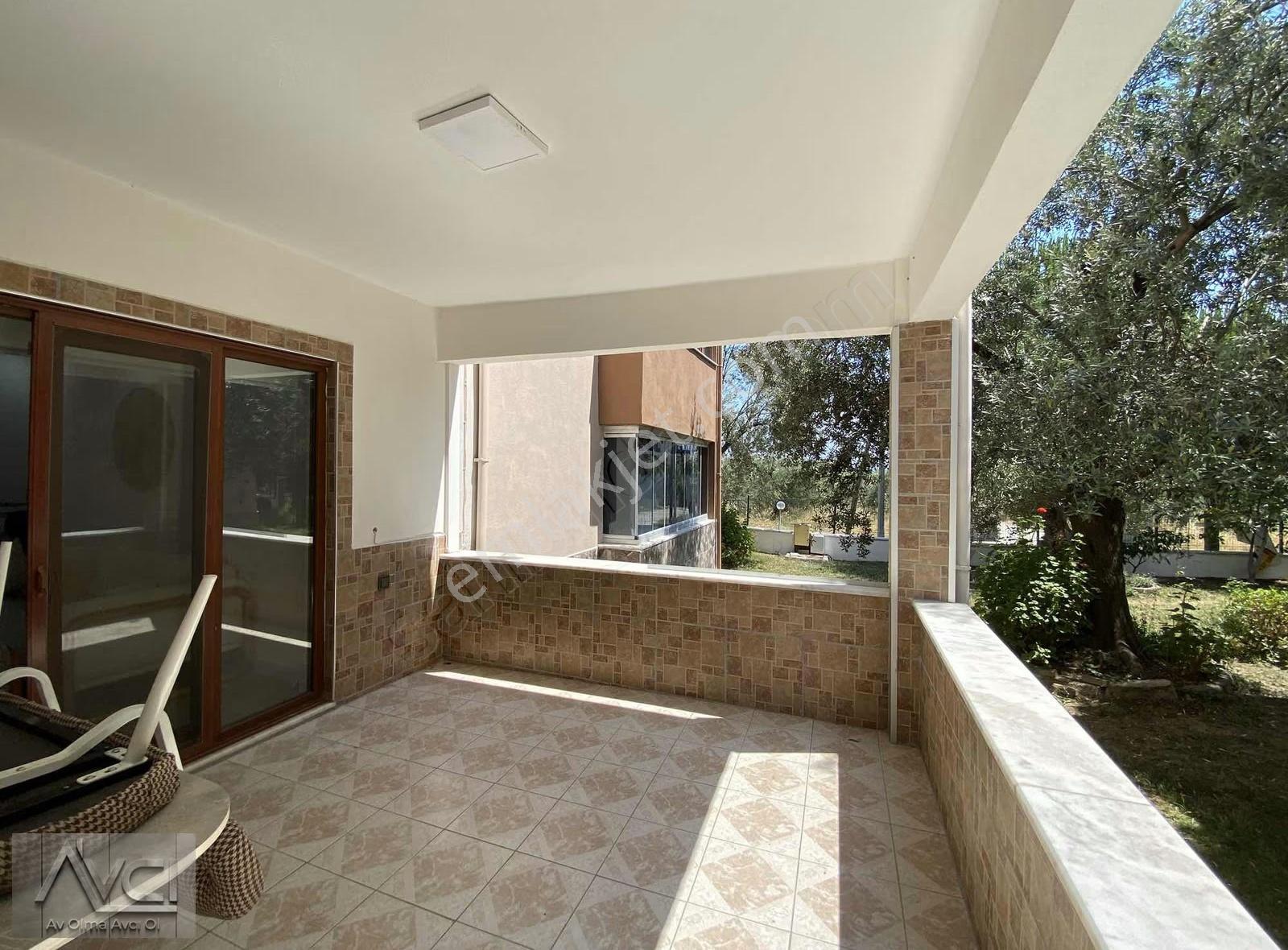 Avcı'dan Havuzlu Site'de Full Tadilatlı Eşyalı Satılık 3+1 Villa - Görsel 2