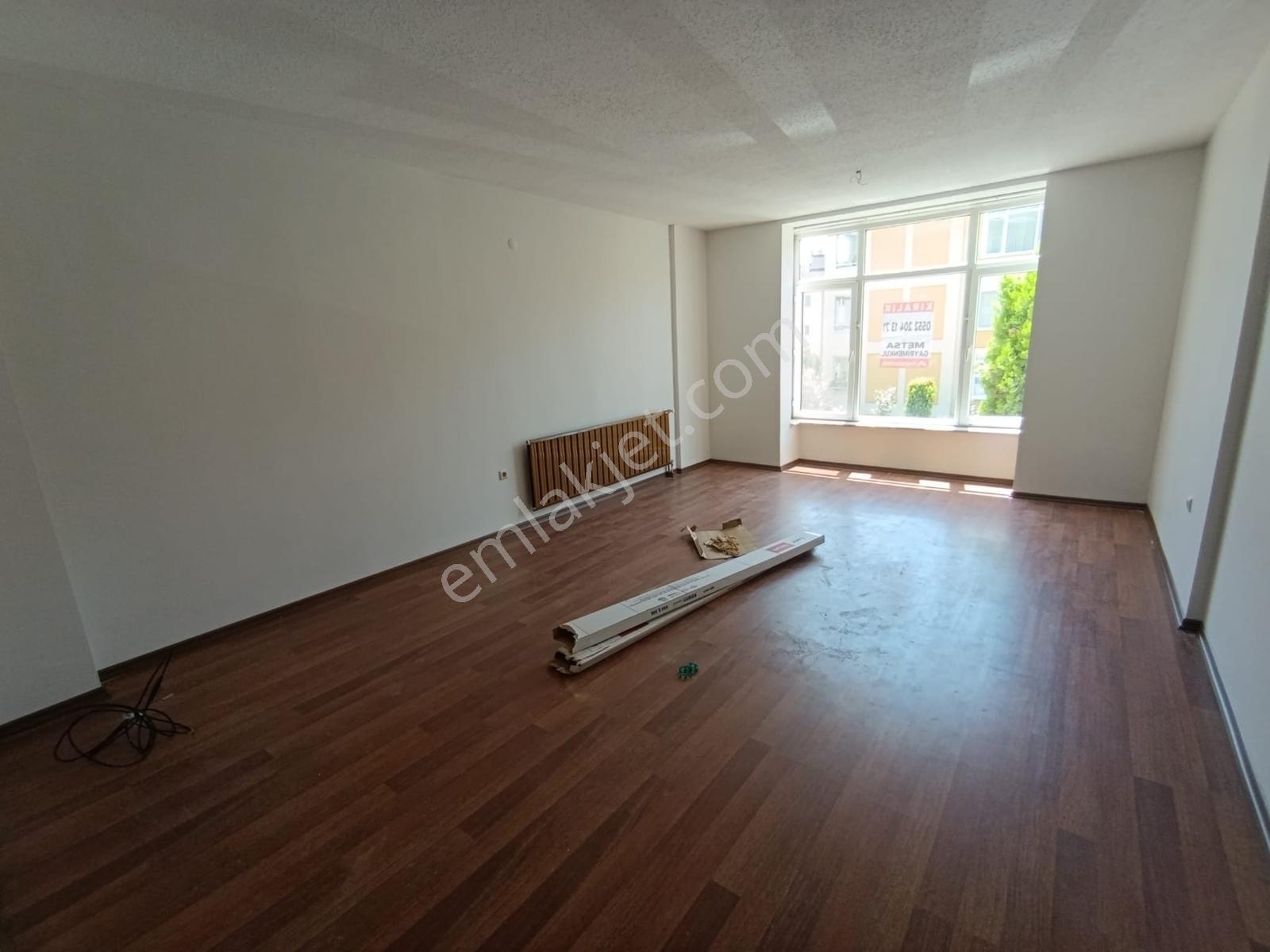 Kw Metsa'dan Memursen Sitesinde 3+1 Kiralık Daire - Görsel 3