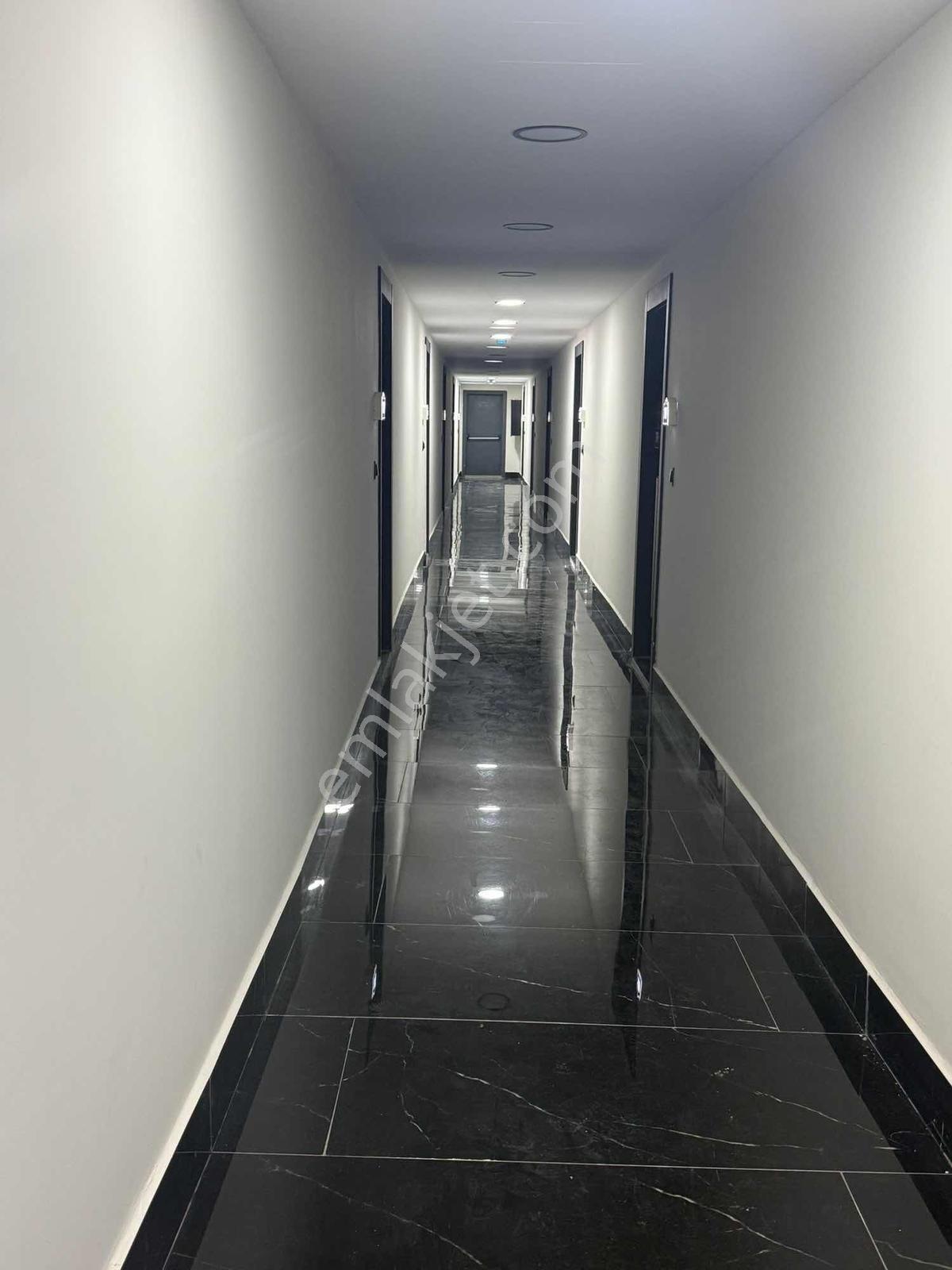 Uysal Glorıa'da Havuz Cephe Kiralık Sıfır Eşyalı 1+1 Daire - Görsel 7