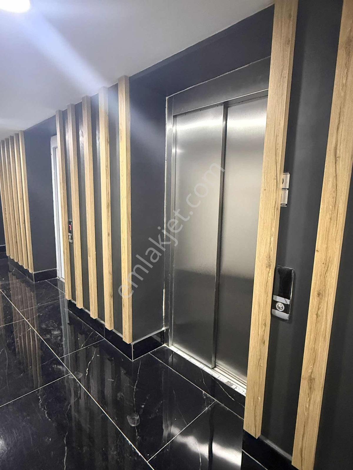 Uysal Glorıa'da Havuz Cephe Kiralık Sıfır Eşyalı 1+1 Daire - Görsel 19