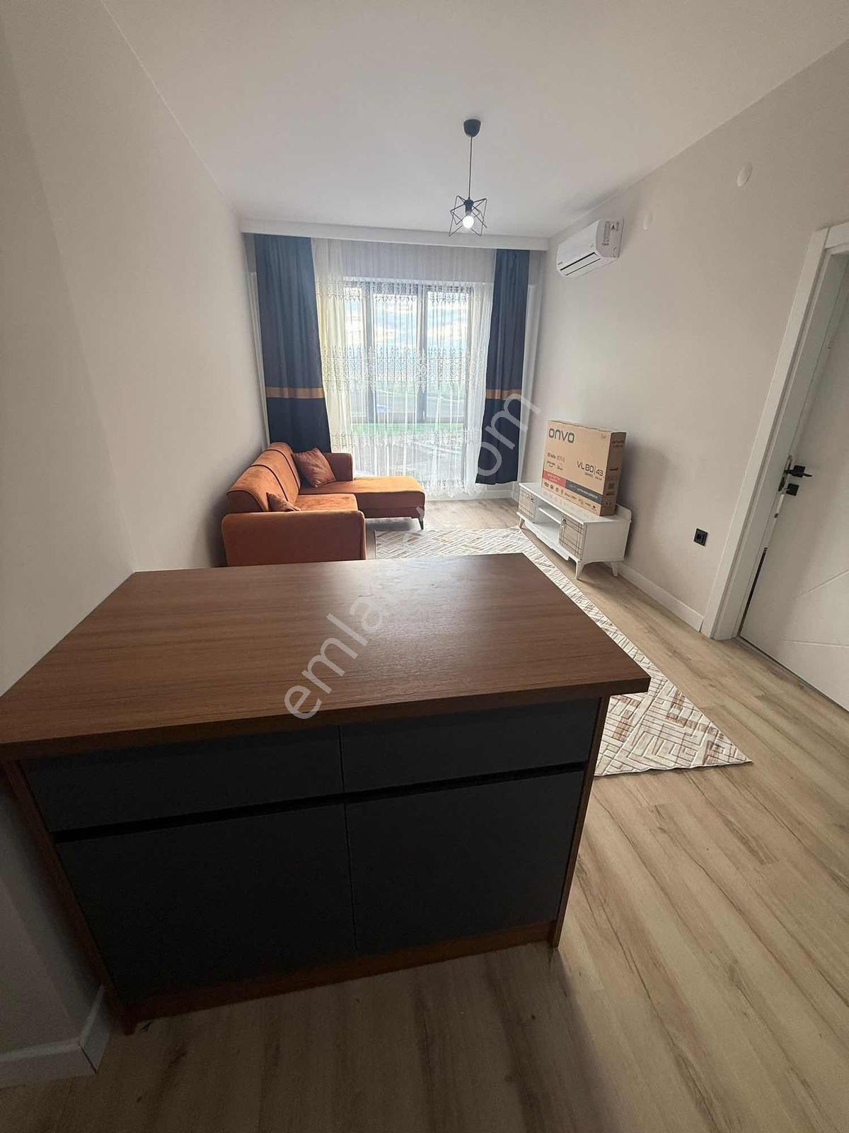 Uysal Glorıa'da Havuz Cephe Kiralık Sıfır Eşyalı 1+1 Daire - Görsel 24