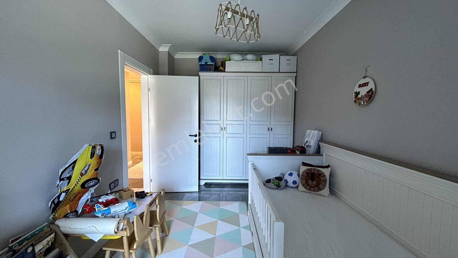Ayvalık 150 Evler Mahallesin'de Havuzlu Satılık 3+1 Daire - Görsel 23
