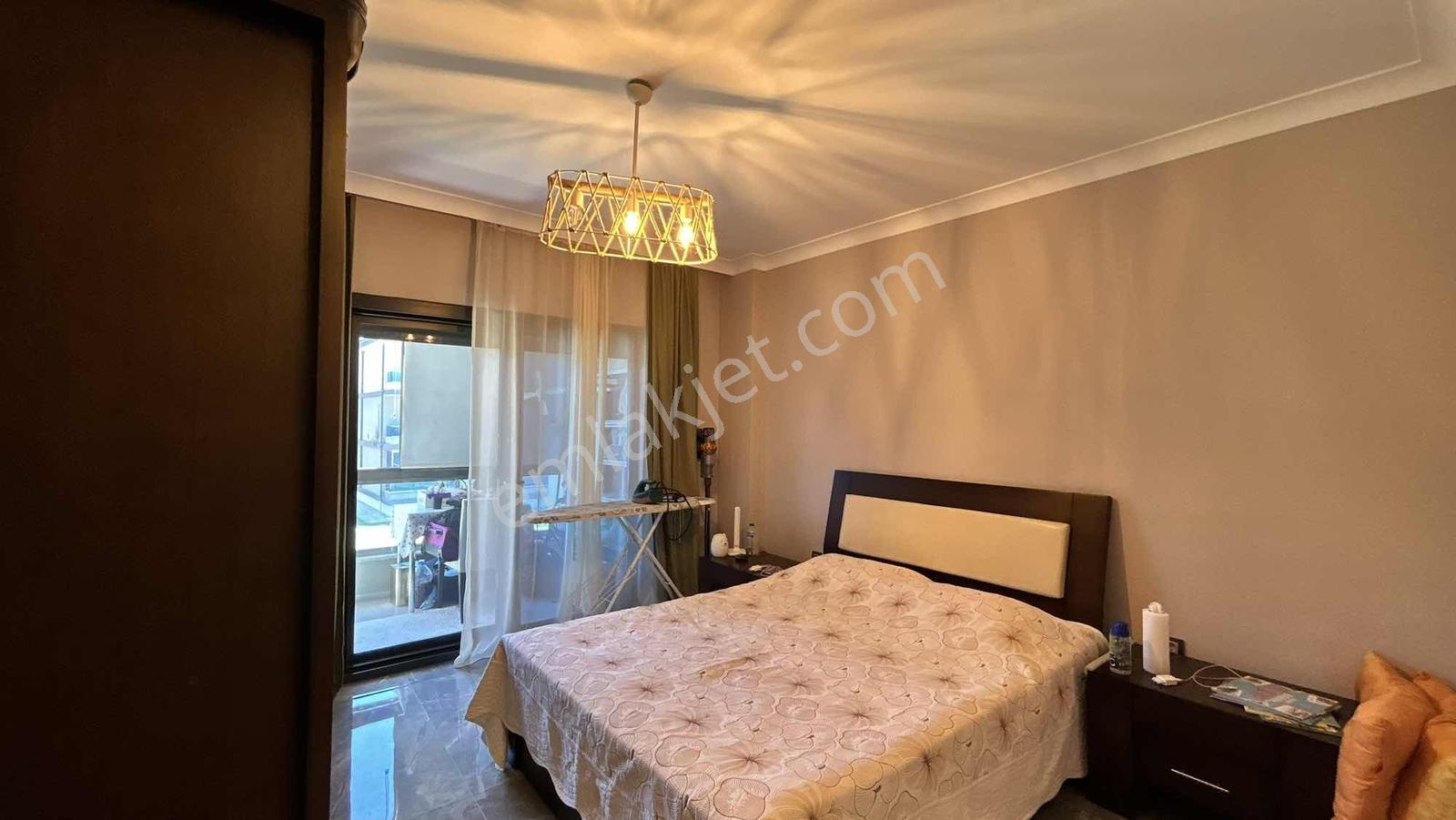 Ayvalık 150 Evler Mahallesin'de Havuzlu Satılık 3+1 Daire - Görsel 25